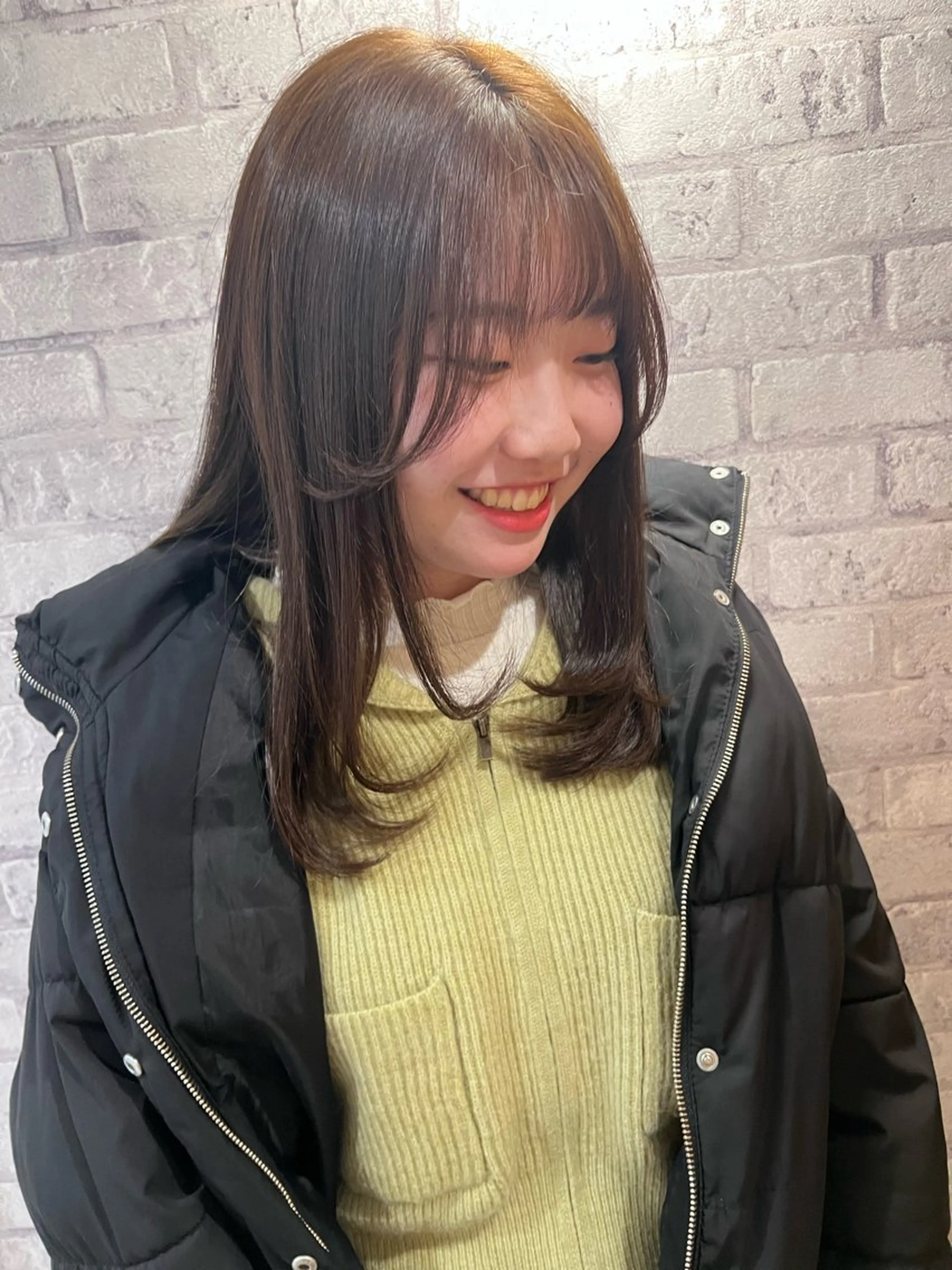 セミロング 顔まわりレイヤー レイヤーカット カット ヘアカラー "今"だけでない美髪 KOTOMIのヘアスタイル