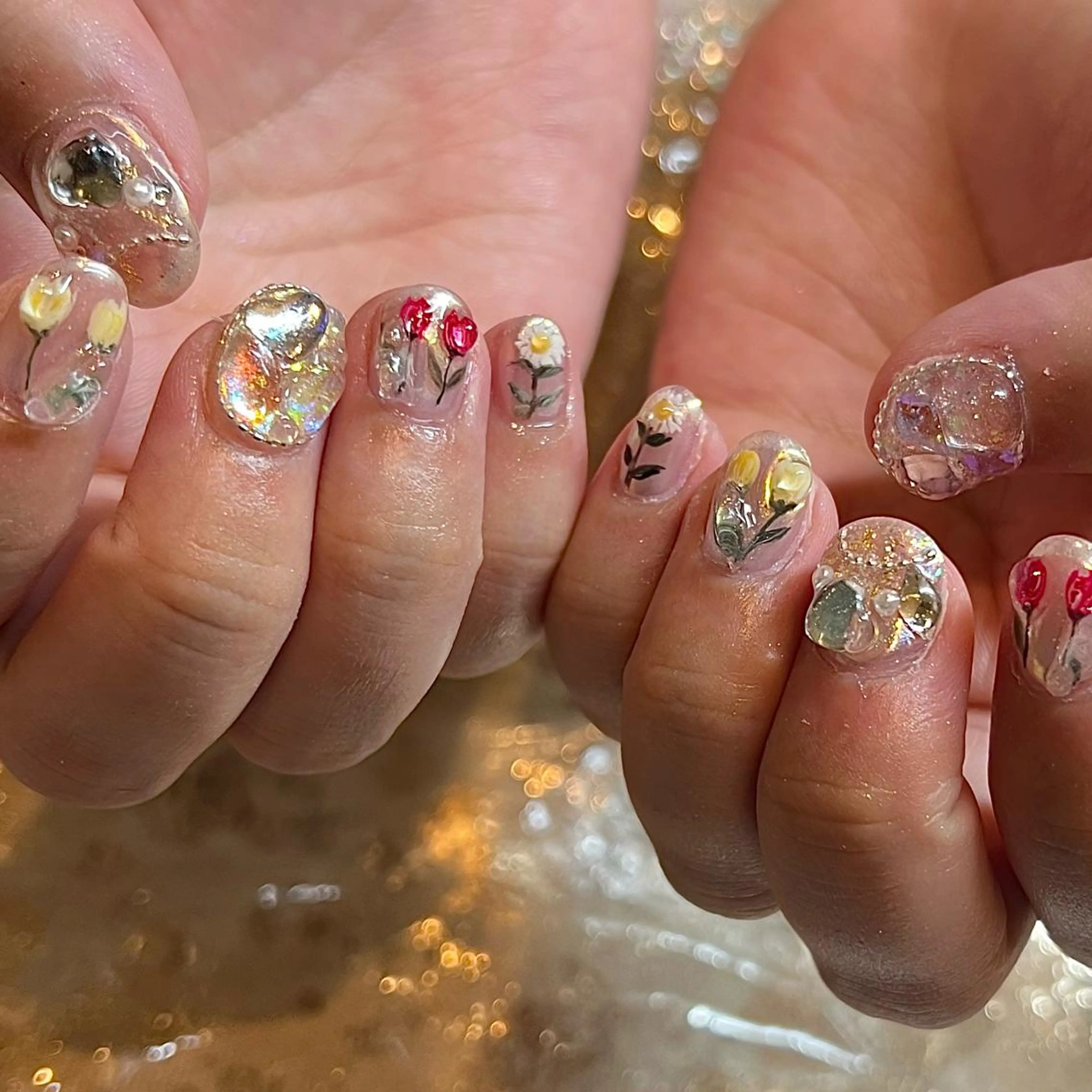 ショート ネイル フラワーネイル キラキラネイル ニュアンスネイル ハンドネイル H🌺 NAILのネイルデザイン