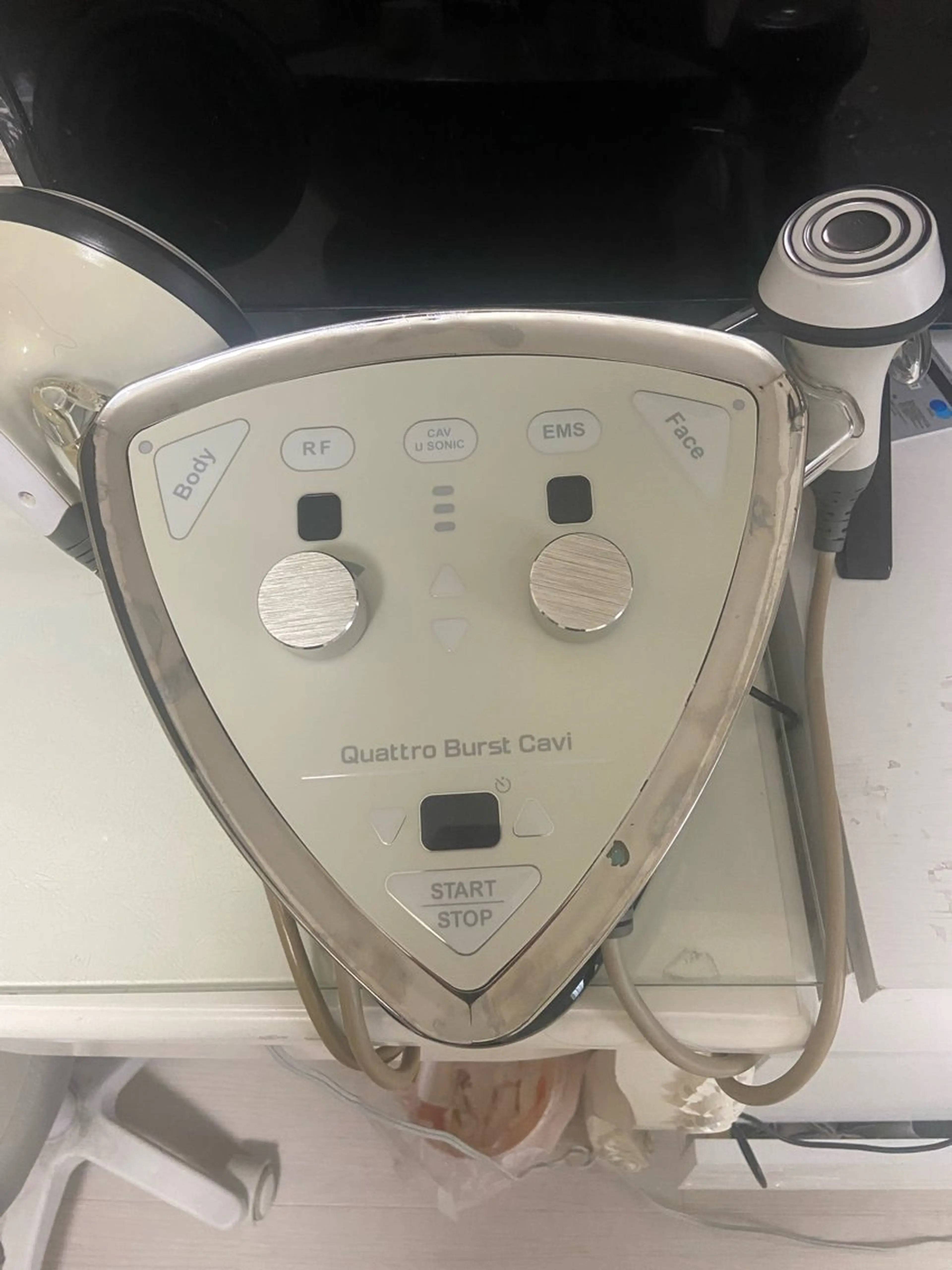 [🉐痩身]⭐️キャビテーション&ハンドマッサージ痩身⭐️小顔⭐️30分の写真