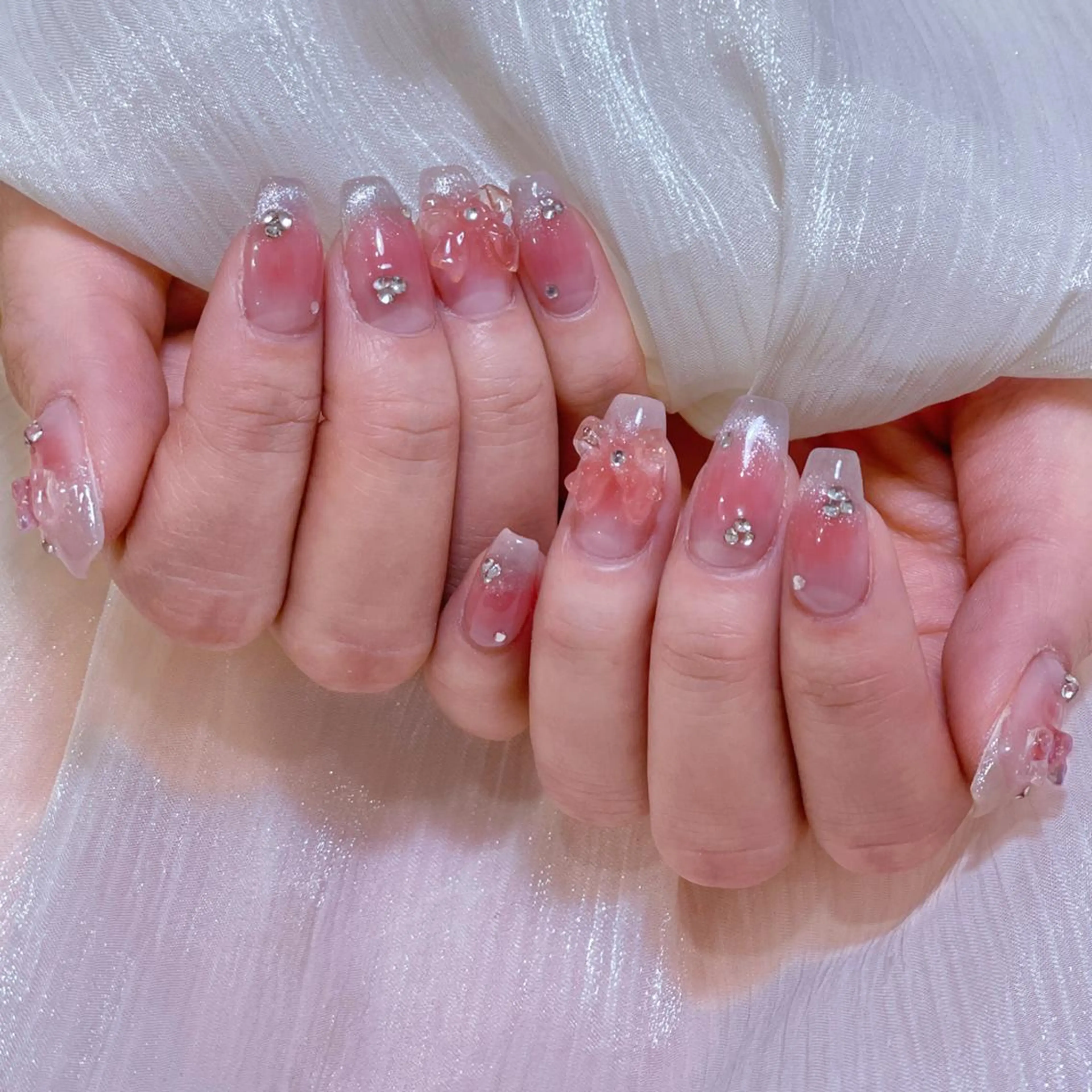 ネイル アートネイル オーロラネイル フラッシュネイル ガーリー キラキラネイル ハンドネイル DIAMOND NailStudioのネイルデザイン