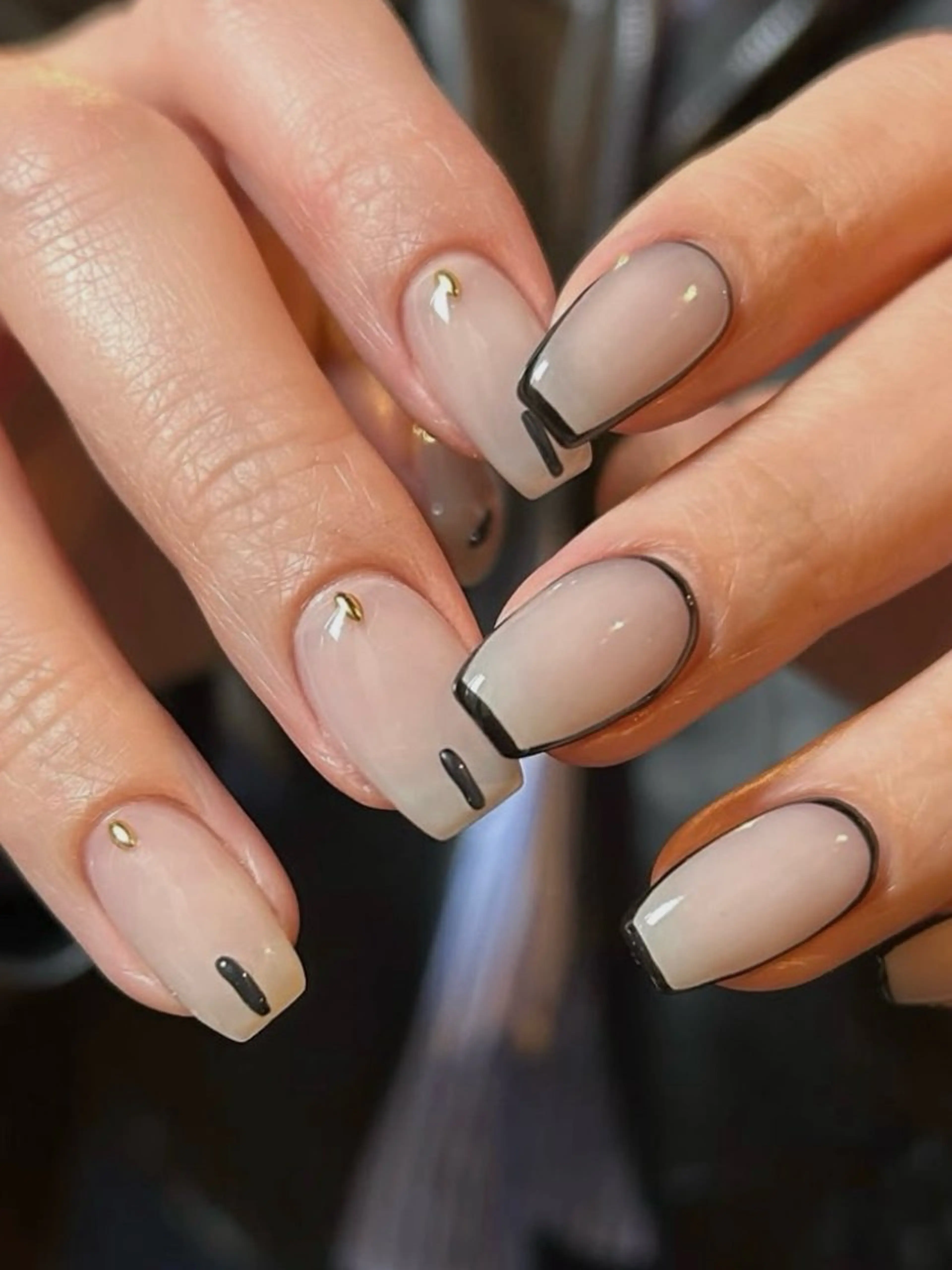 ネイル アートネイル マグネットネイル ニュアンスネイル ぷっくりネイル talo .のネイルデザイン