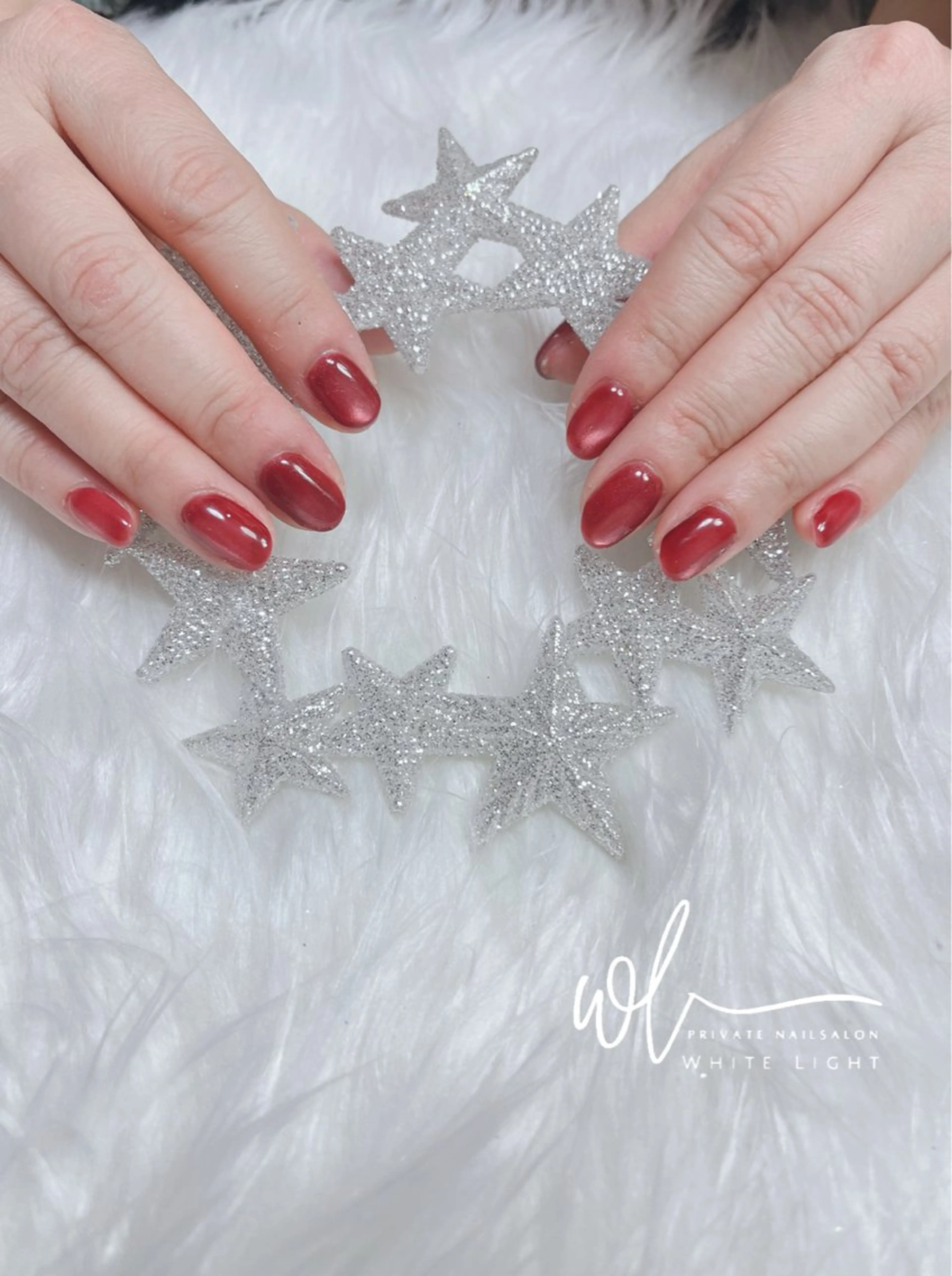 ネイル ワンカラーネイル 赤色 冬ネイル クリスマス ハンドネイル プライベートサロン WhiteLightのネイルデザイン