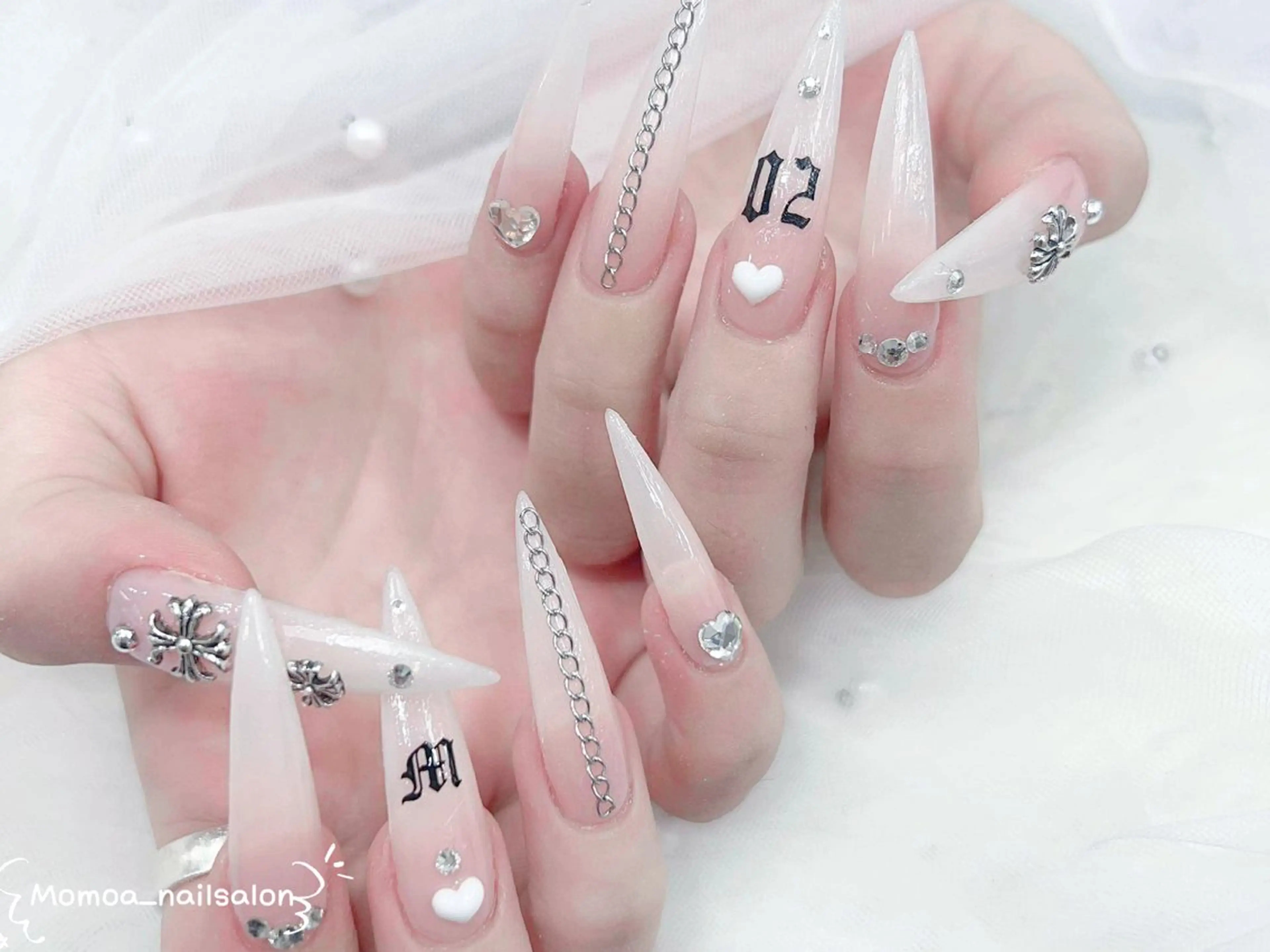 ネイル キラキラネイル 韓国ネイル スカルプネイル ハンドネイル MoMoA Nail ネイル長さ出し専門店のネイルデザイン