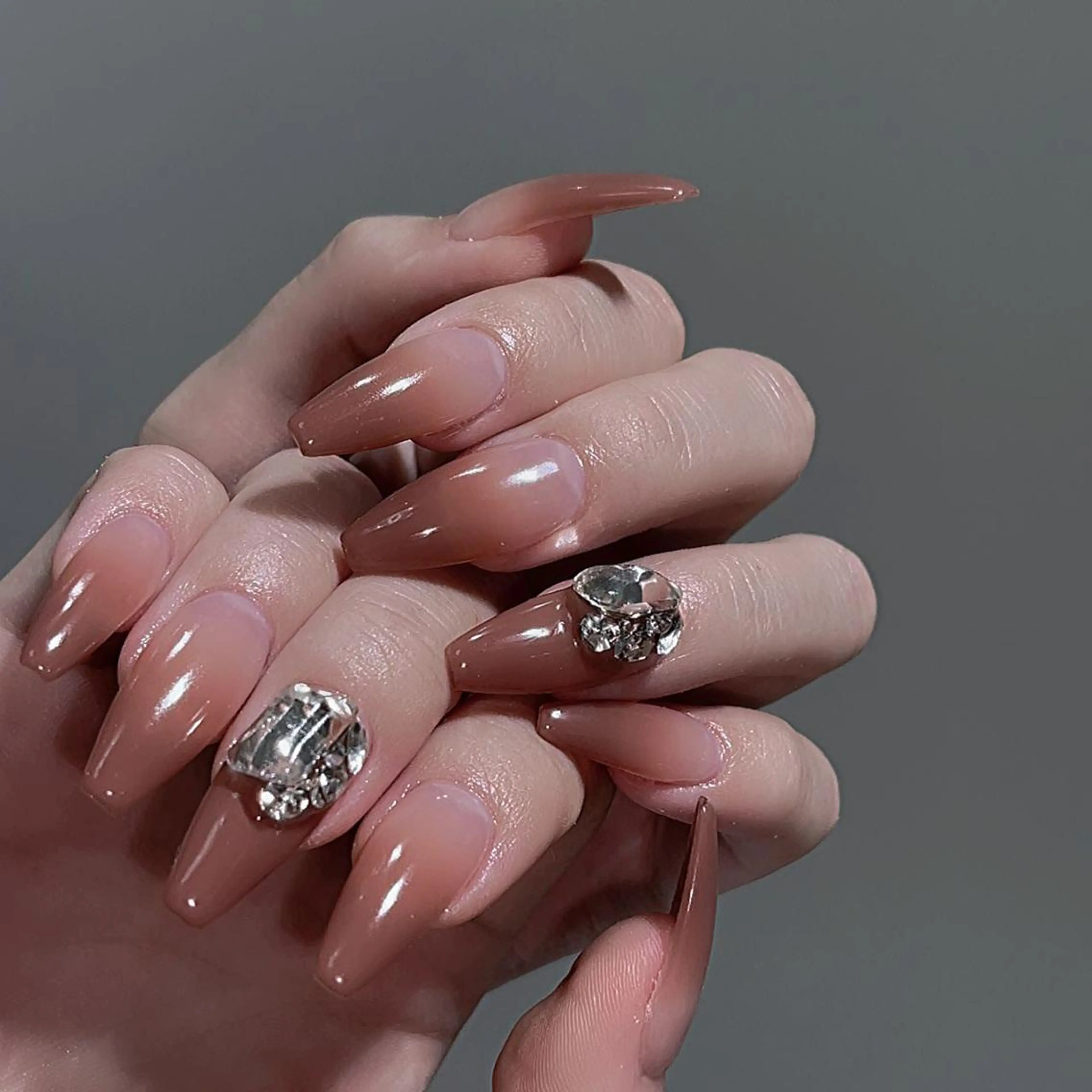 ネイル 長さ出し ネイルチップ Queens テイのネイルデザイン