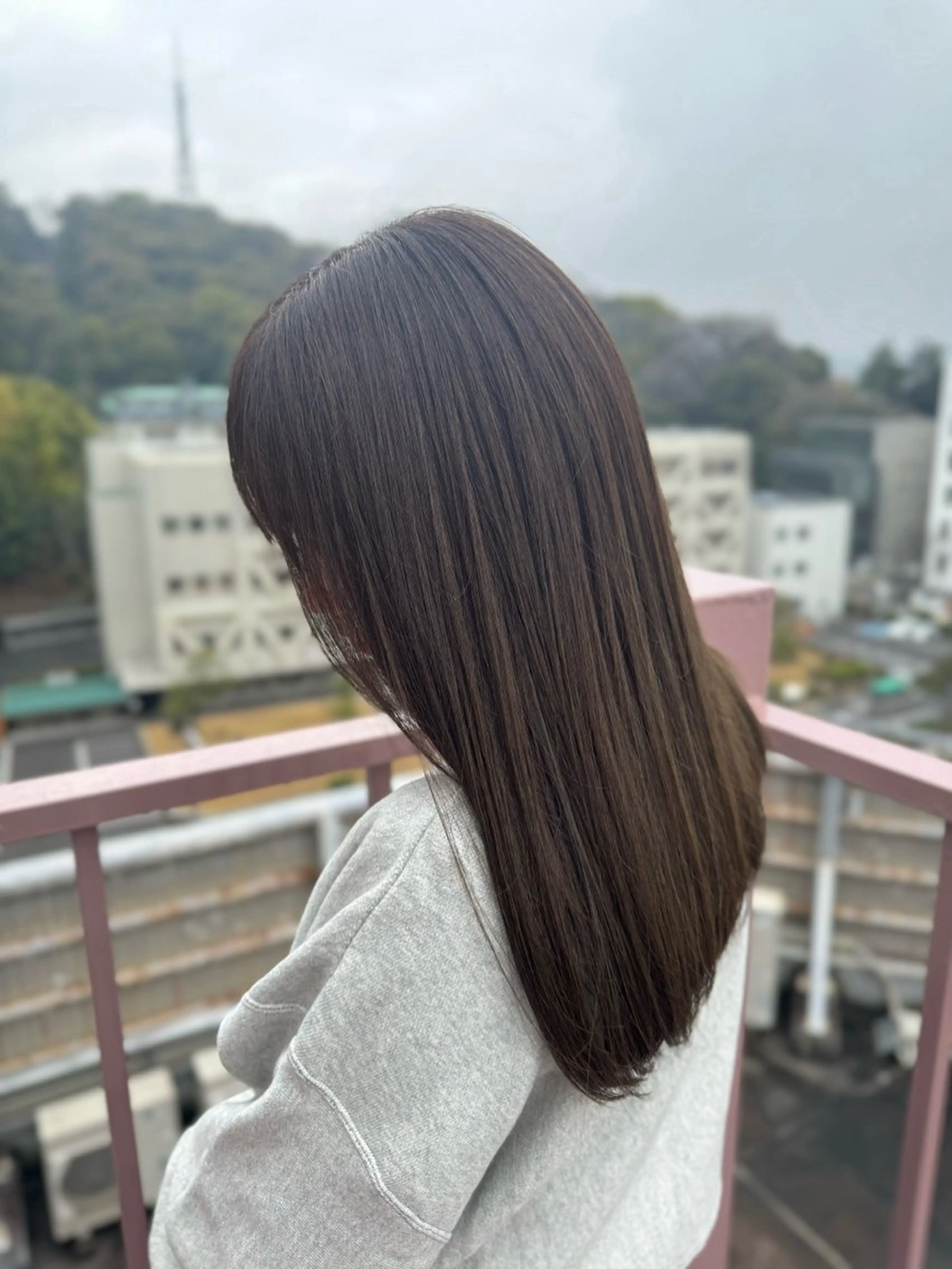 セミロング カラー アッシュ オリーブアッシュ カット ヘアカラー トリートメント Viage （ビアージュ）のヘアスタイル