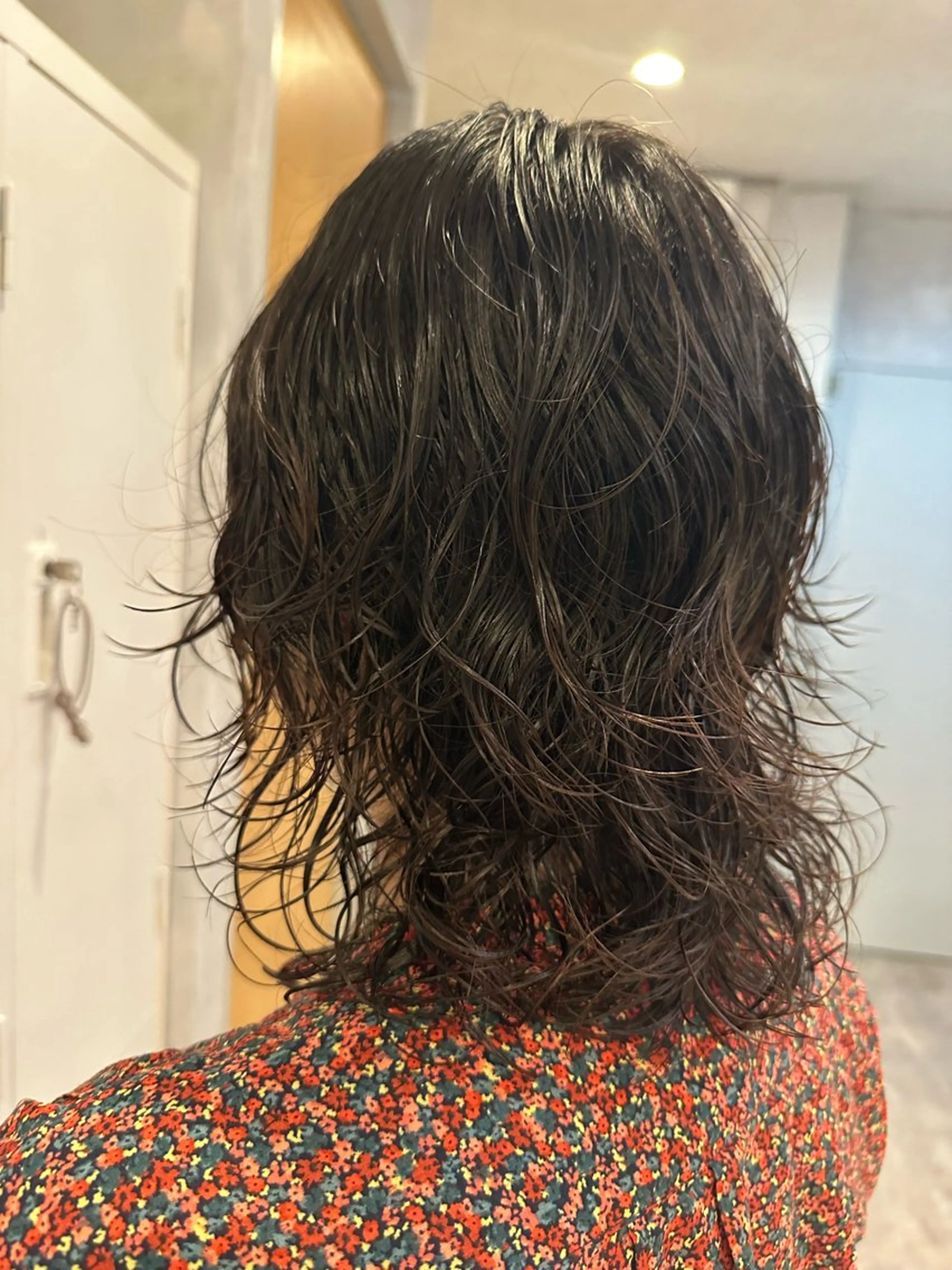 ミディアム パーマ 大久保 優香のヘアスタイル