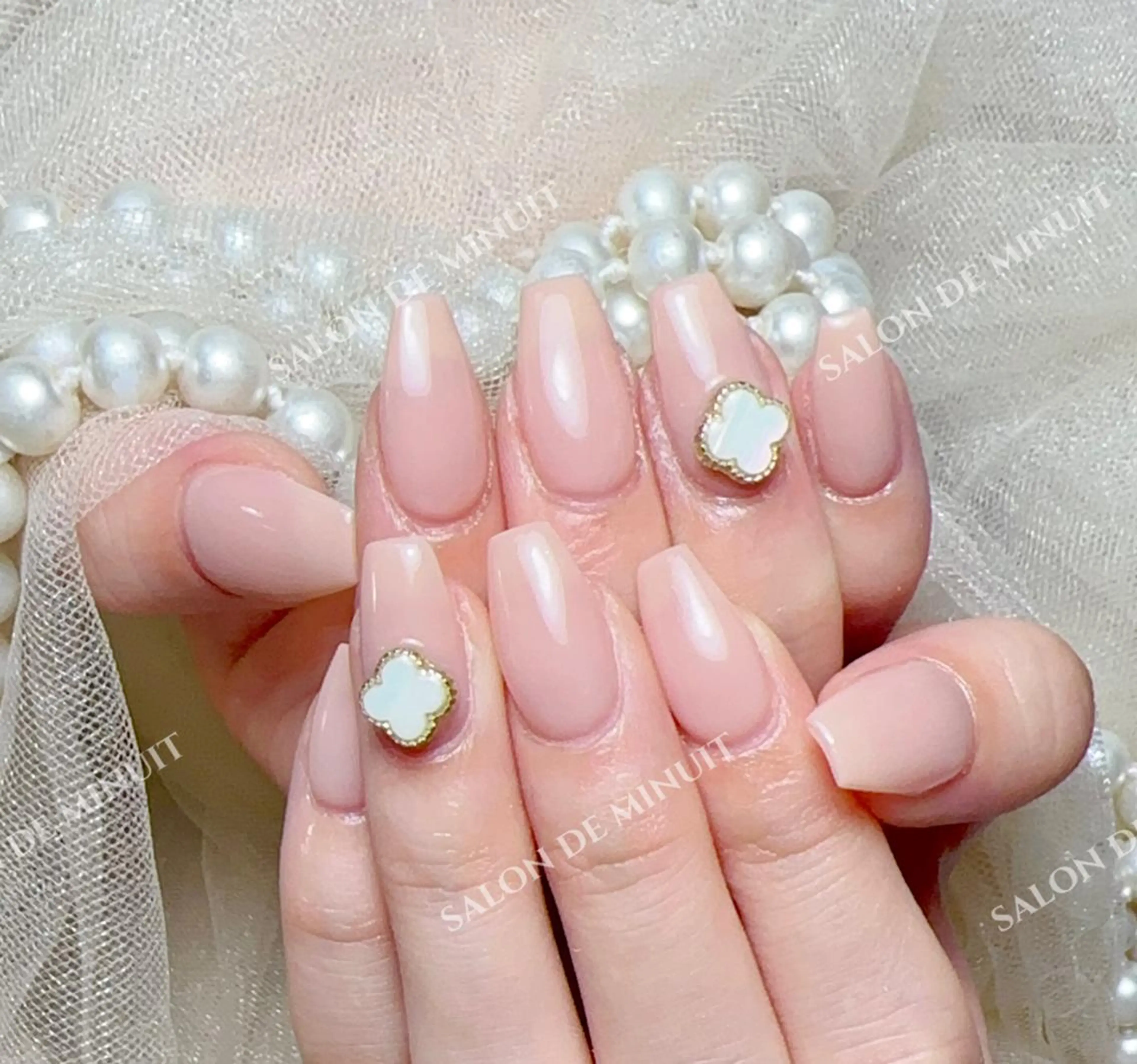 ネイル Salon de Minuit🦩のネイルデザイン