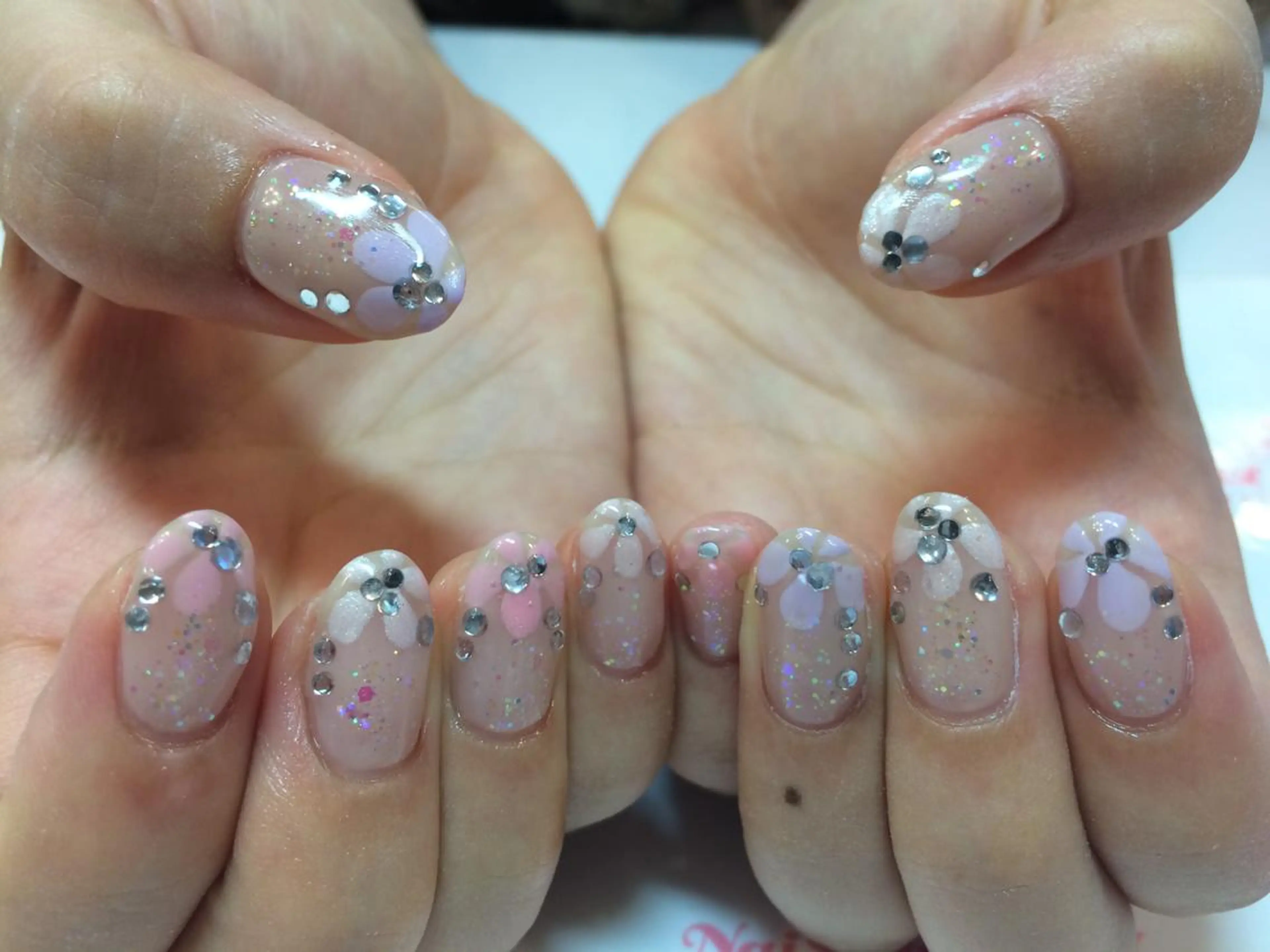 ネイル ネイルリボン 受付スタッフのネイルデザイン