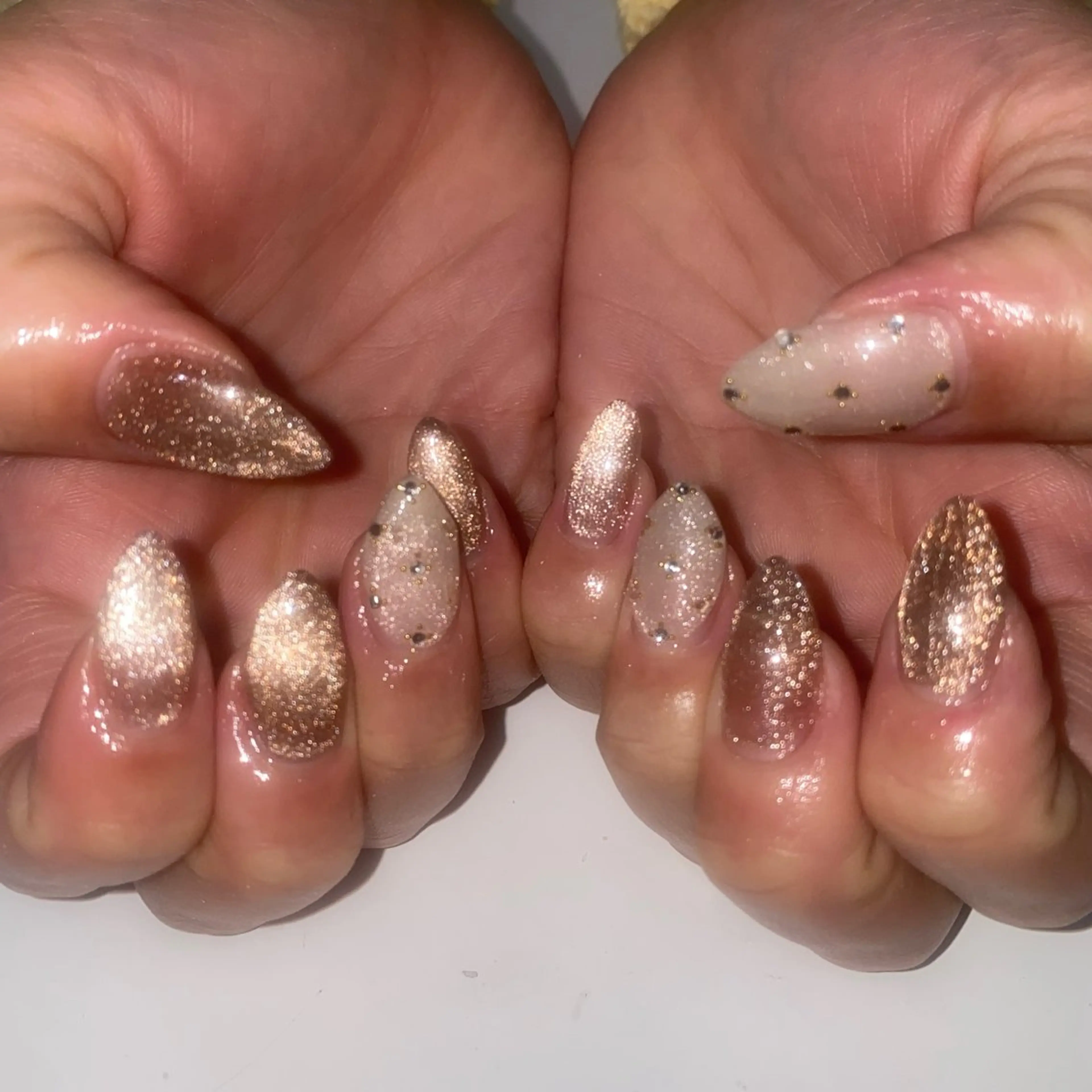 ネイル ドット キラキラネイル yuuka/池袋 🐾WOLTOKYOのネイルデザイン