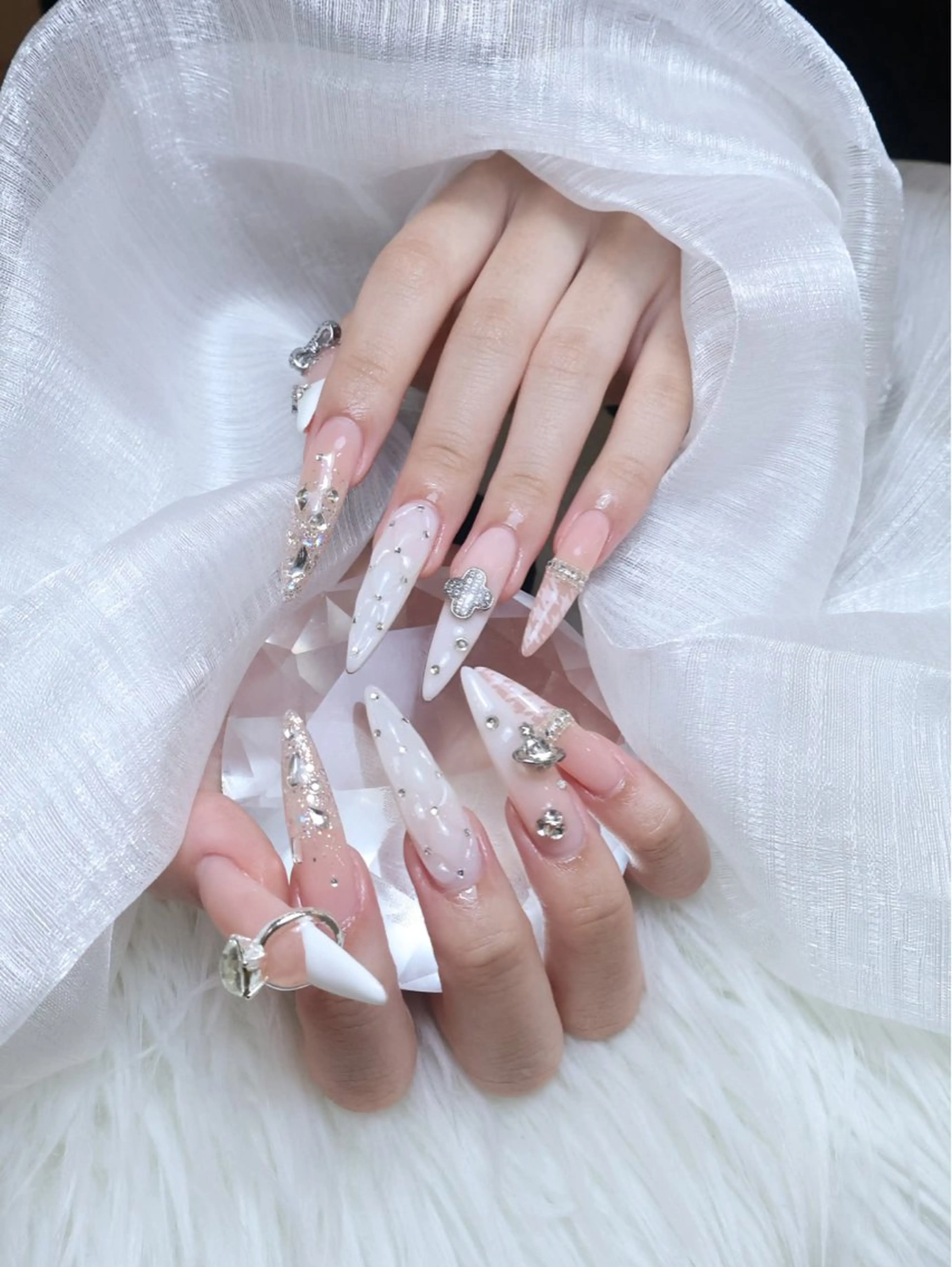 ネイル アートネイル ネイルチップ 冬ネイル ハンドネイル Risu Nails Salon 代々木所属・リス ネイルのネイルデザイン