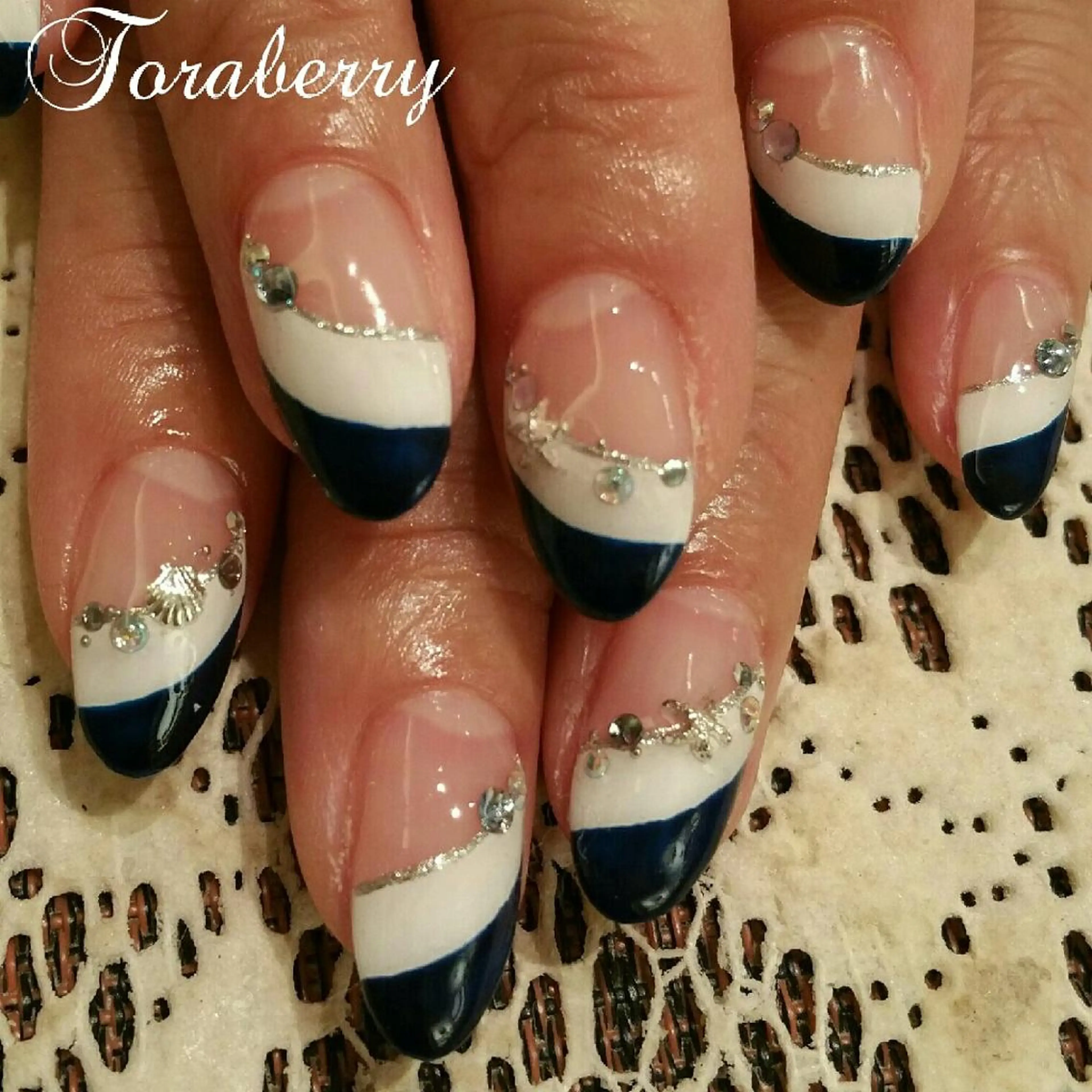 ネイル フレンチネイル 斜めフレンチ ネイリスト なつみのネイルデザイン