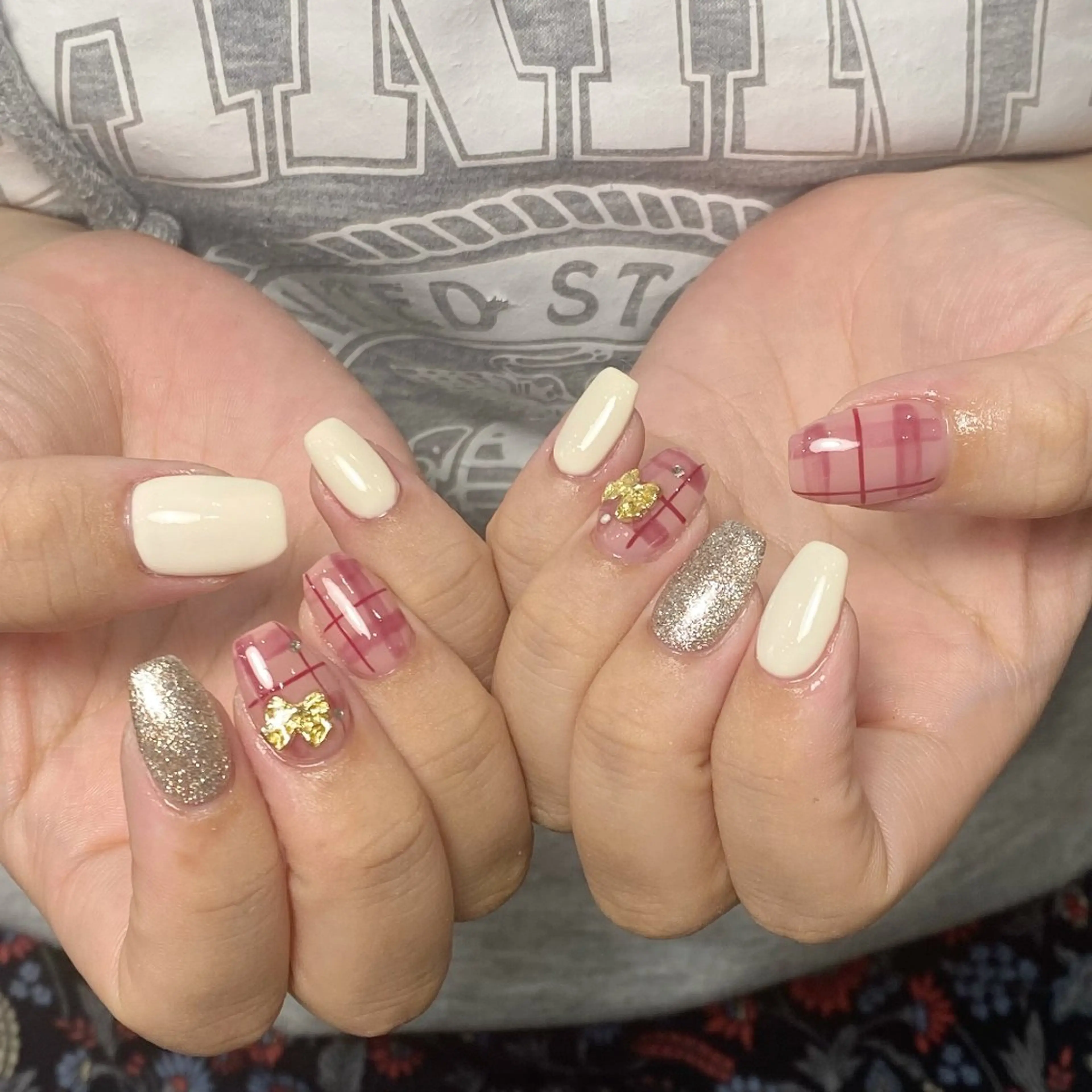 ネイル チークネイル 長さ出し フレンチネイル ジェルネイル キラキラネイル ハンドネイル UM Nail Salonのネイルデザイン