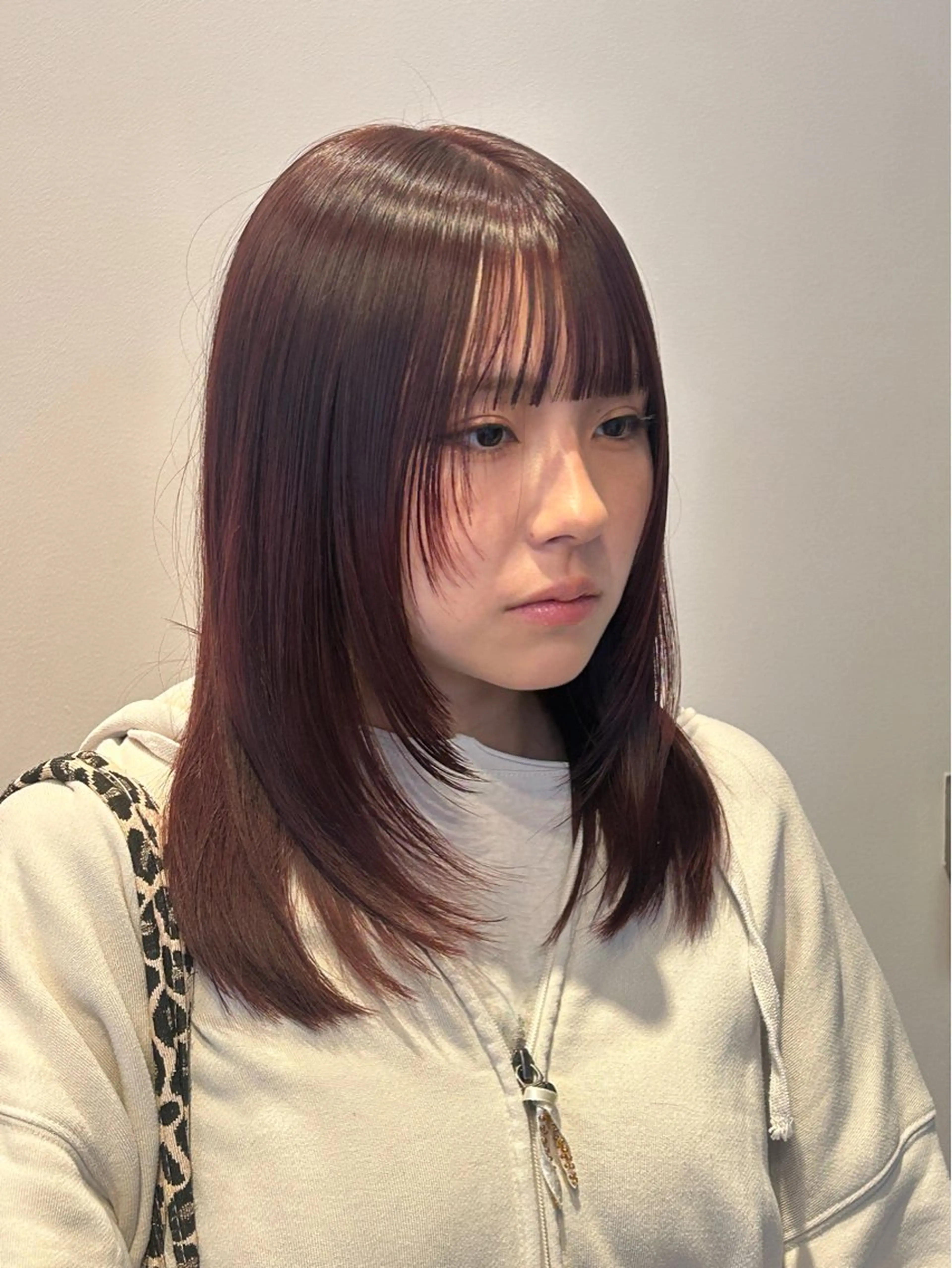 ミディアム 顔まわりレイヤー レイヤーカット ヘアカラー ナチュラル大人っぽい スタイル　MAORIのヘアスタイル