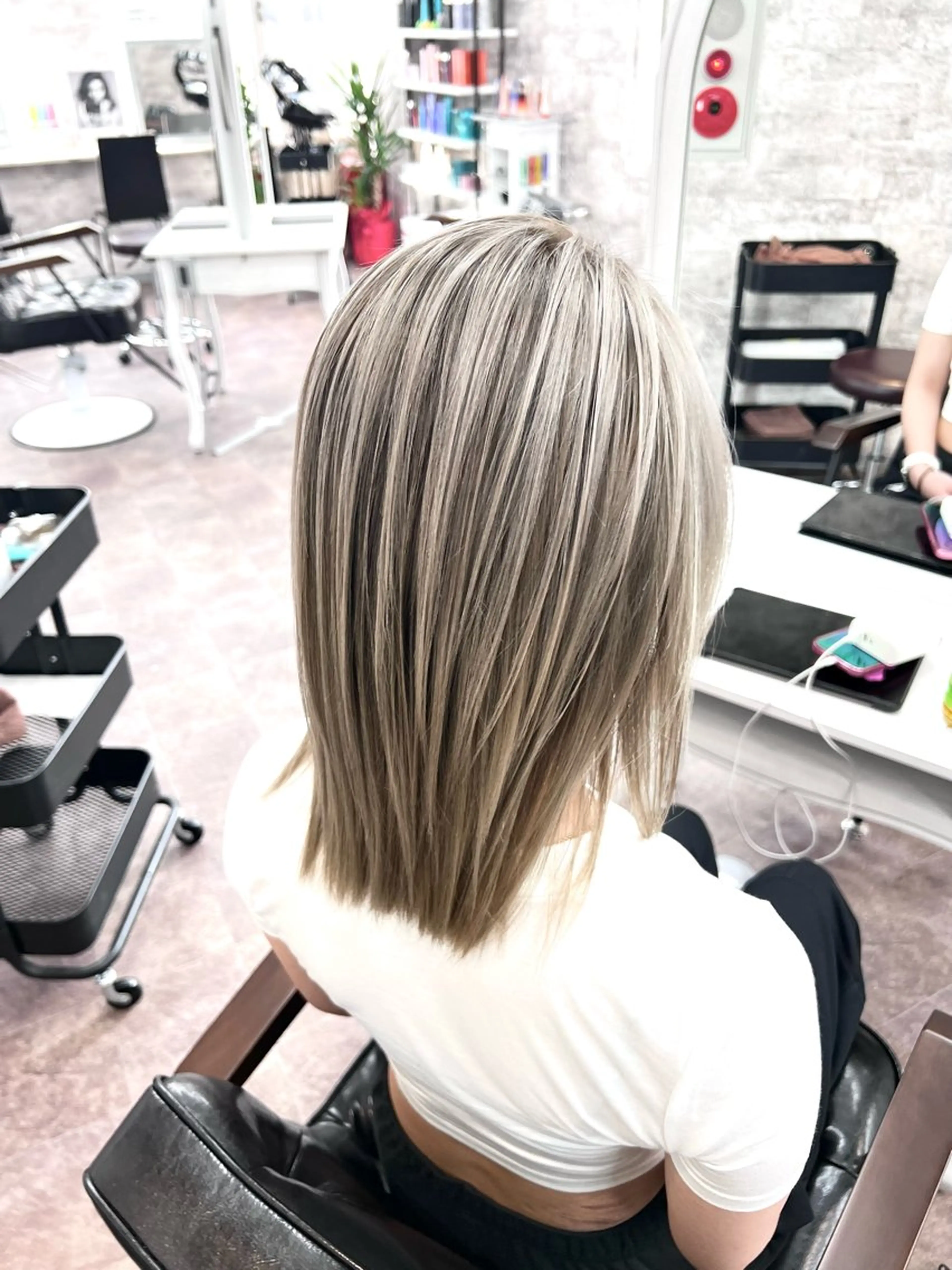 ミディアム レイヤーカット ヘアカラー 🌿本厚木代表 HIROKI🌿のヘアスタイル