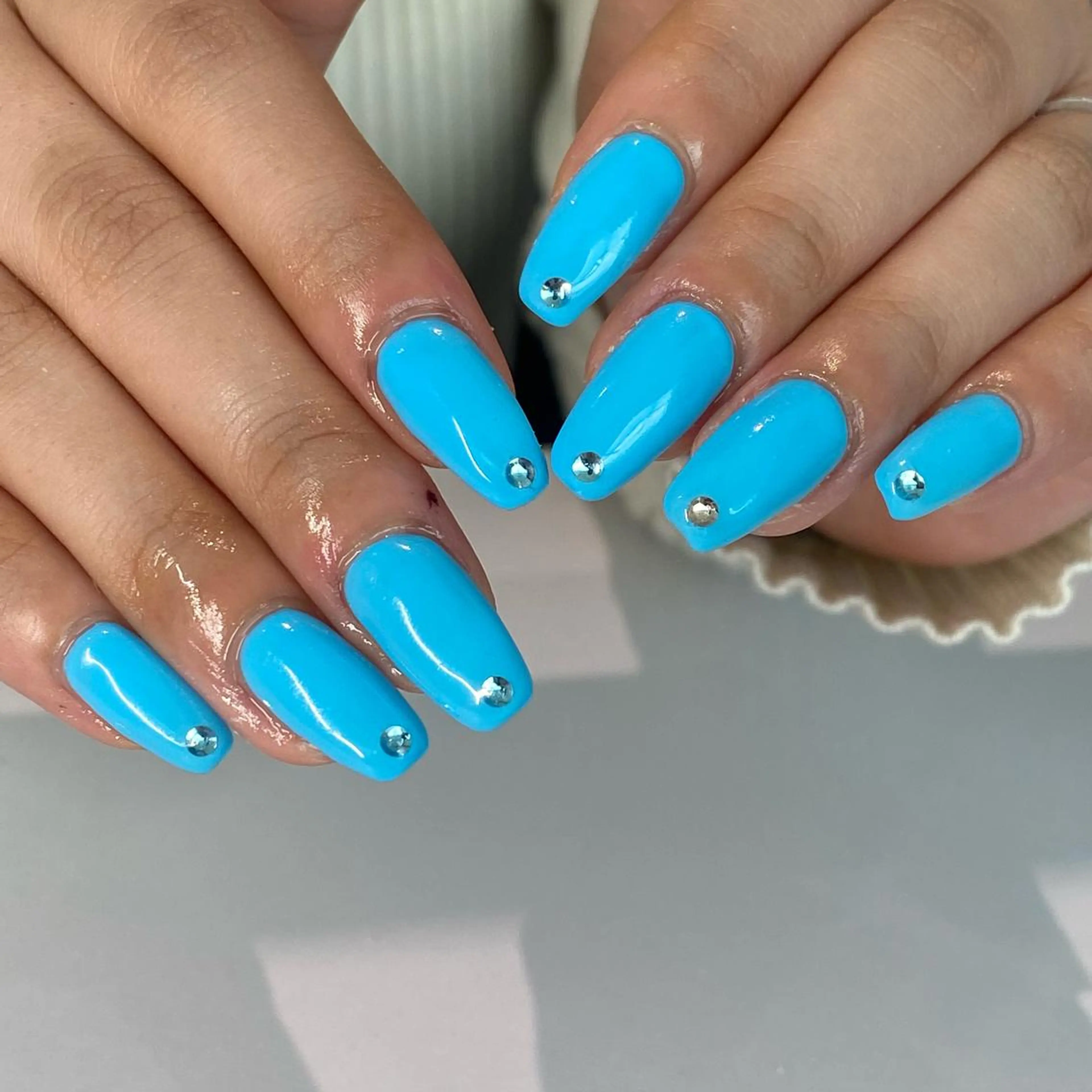 ネイル ワンカラーネイル ストーンネイル ハンドネイル ayana nails所属・nail salon ayanaのネイルデザイン