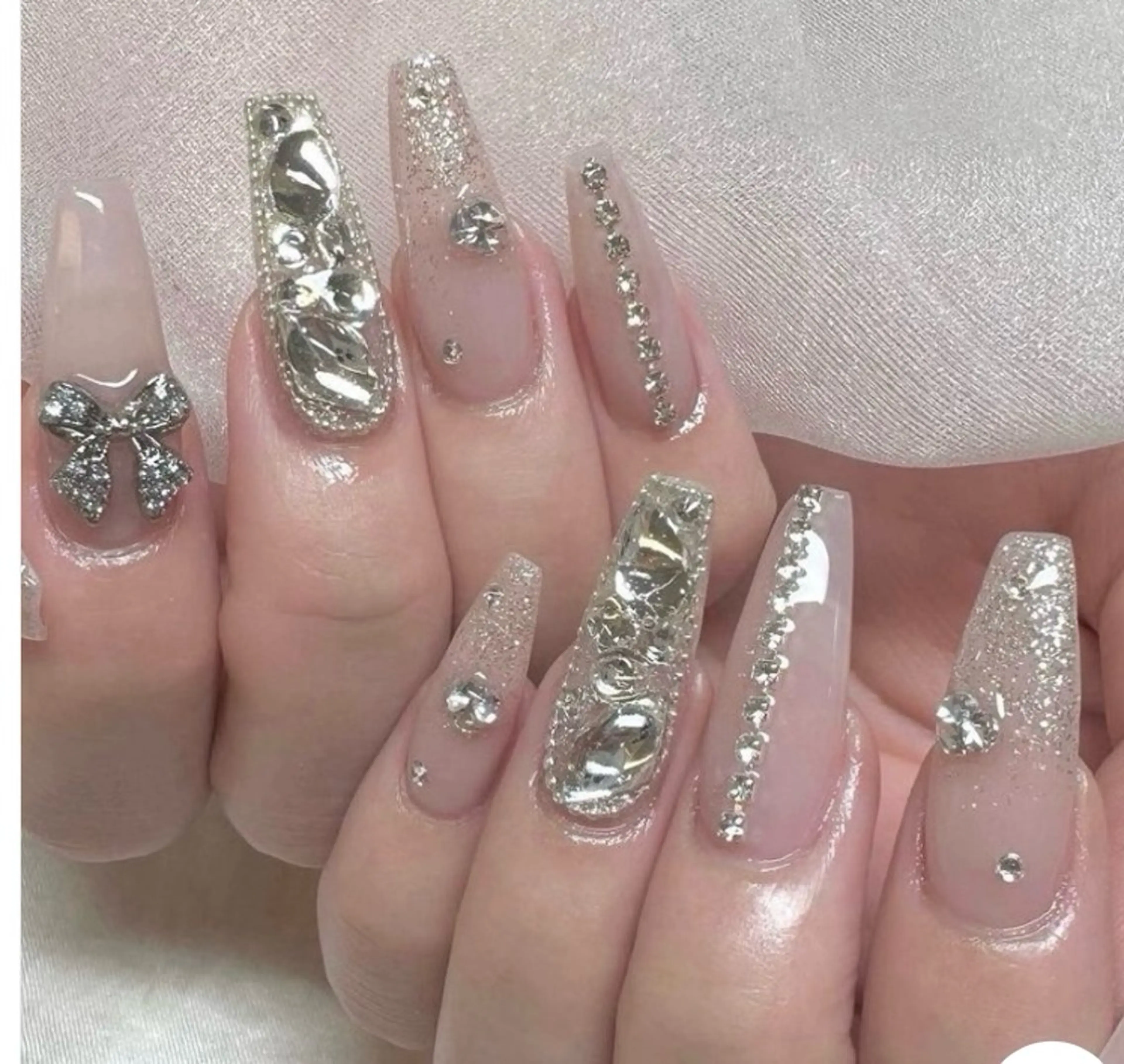 ネイル ハンドネイル 長さ出しMORNAIL所属・長出し専門 パーツのネイルデザイン