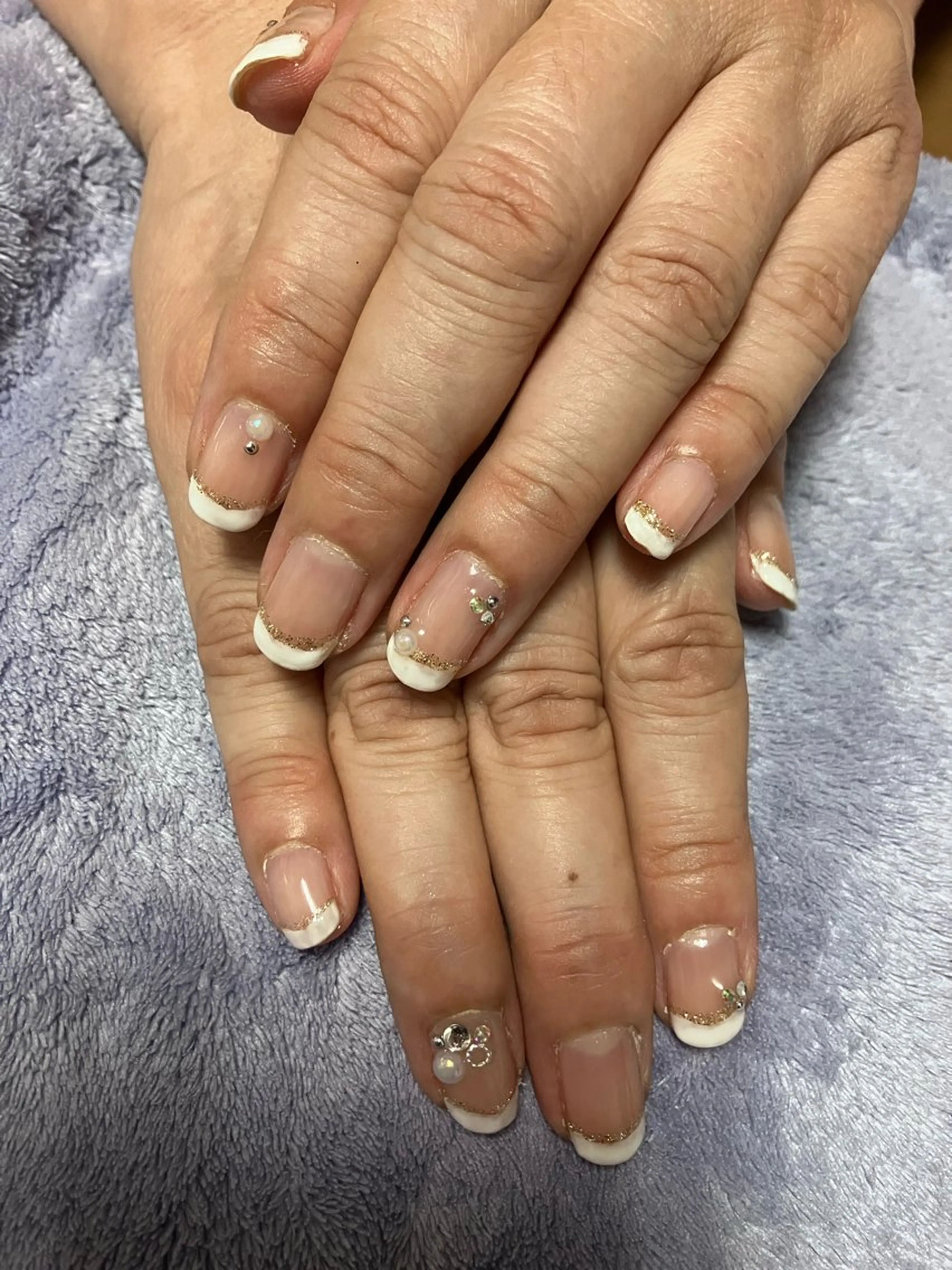 ネイル フレンチネイル ジェルネイル ラメ(グリッター) ストーンネイル ハンドネイル ハンドケア Ideal Me 春内茉那の眉毛・アイブロウイメージ