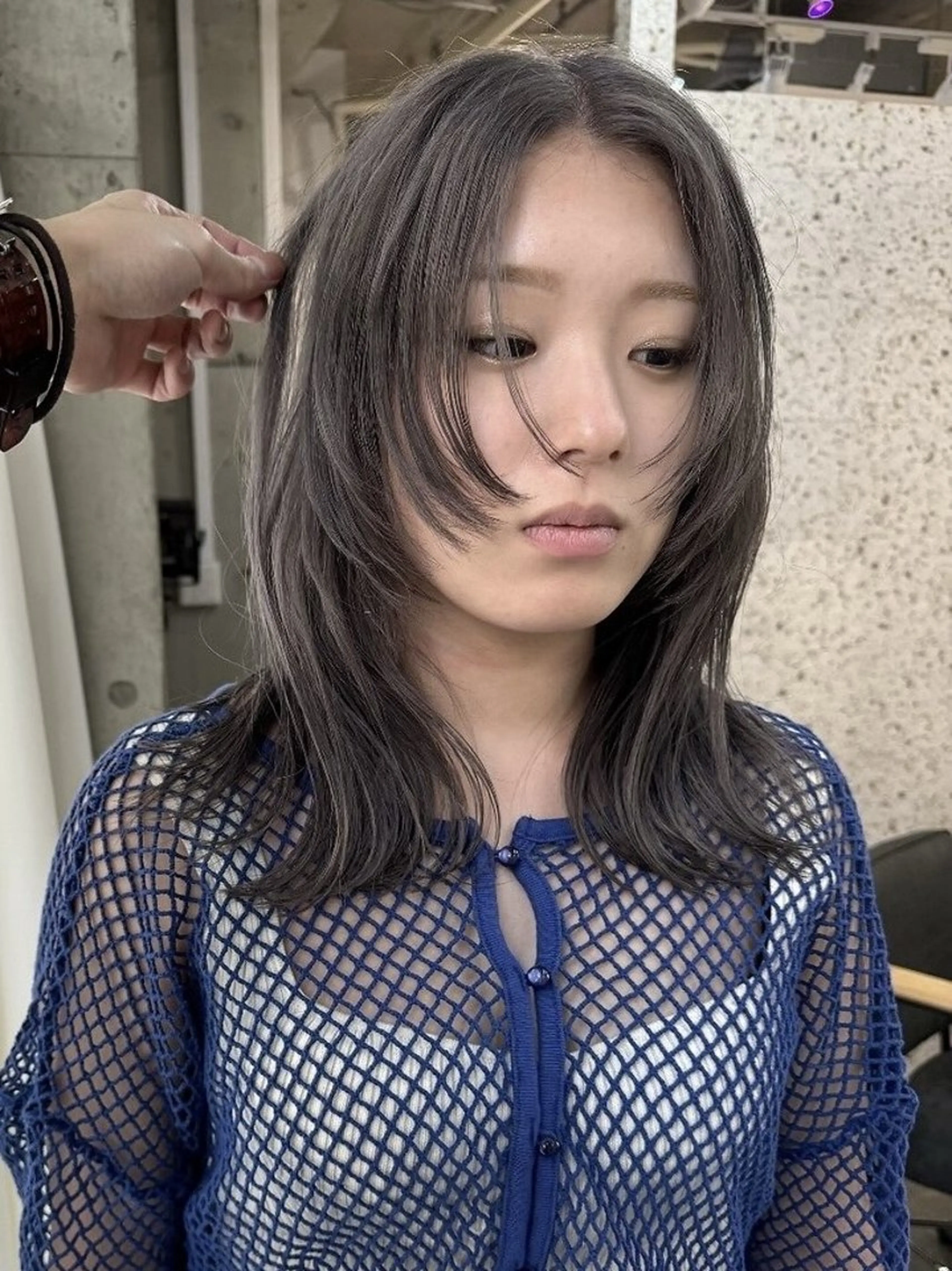 ミディアム カラー ブリーチ ダブルカラー グレージュ インナーカラー ブリーチなしカラー カット ヘアカラー トリートメント mood 髪質改善 ダブルカラーのヘアスタイル