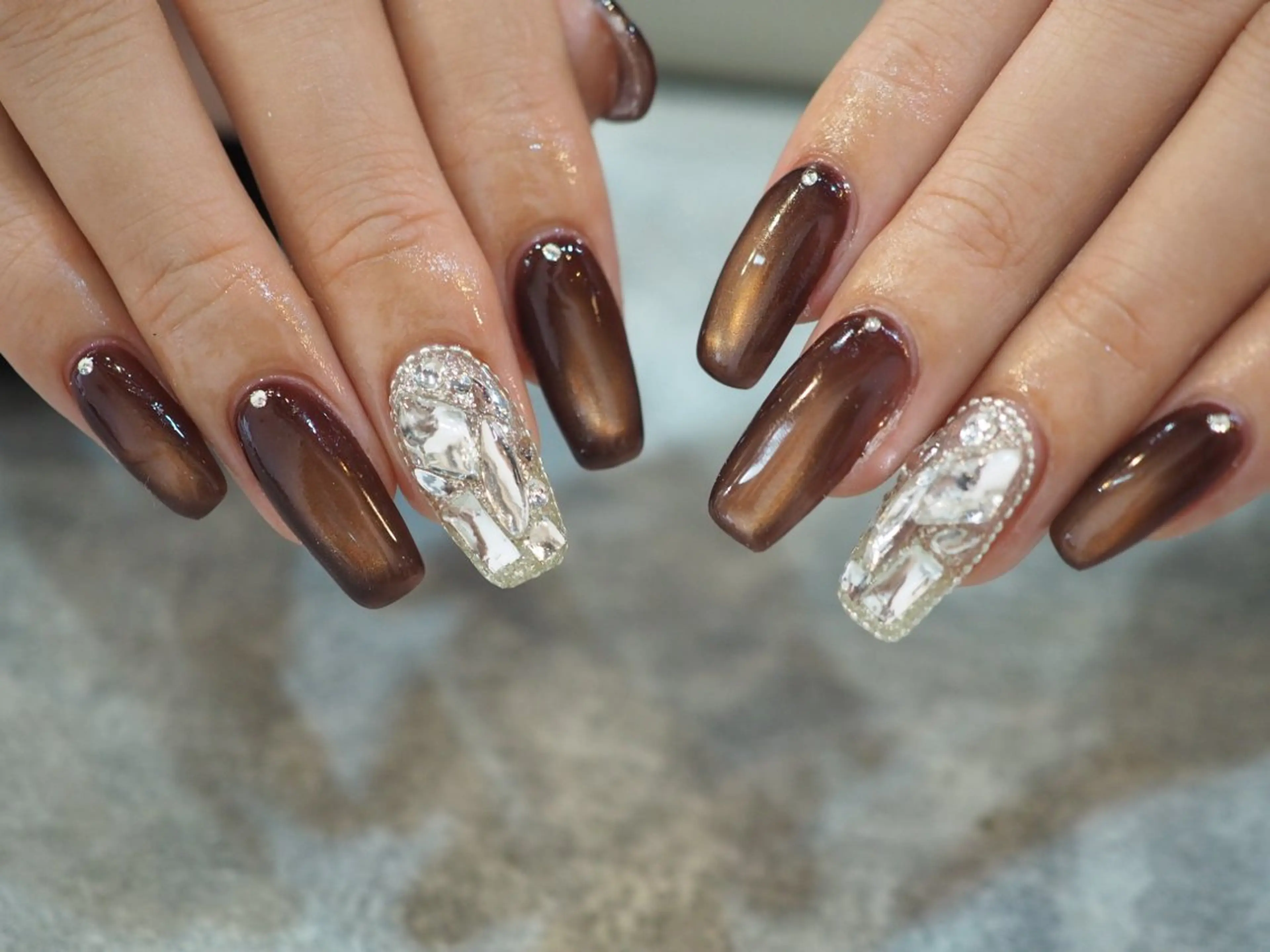 ネイル アートネイル ブラウン ハンドネイル glaNje shioriのネイルデザイン