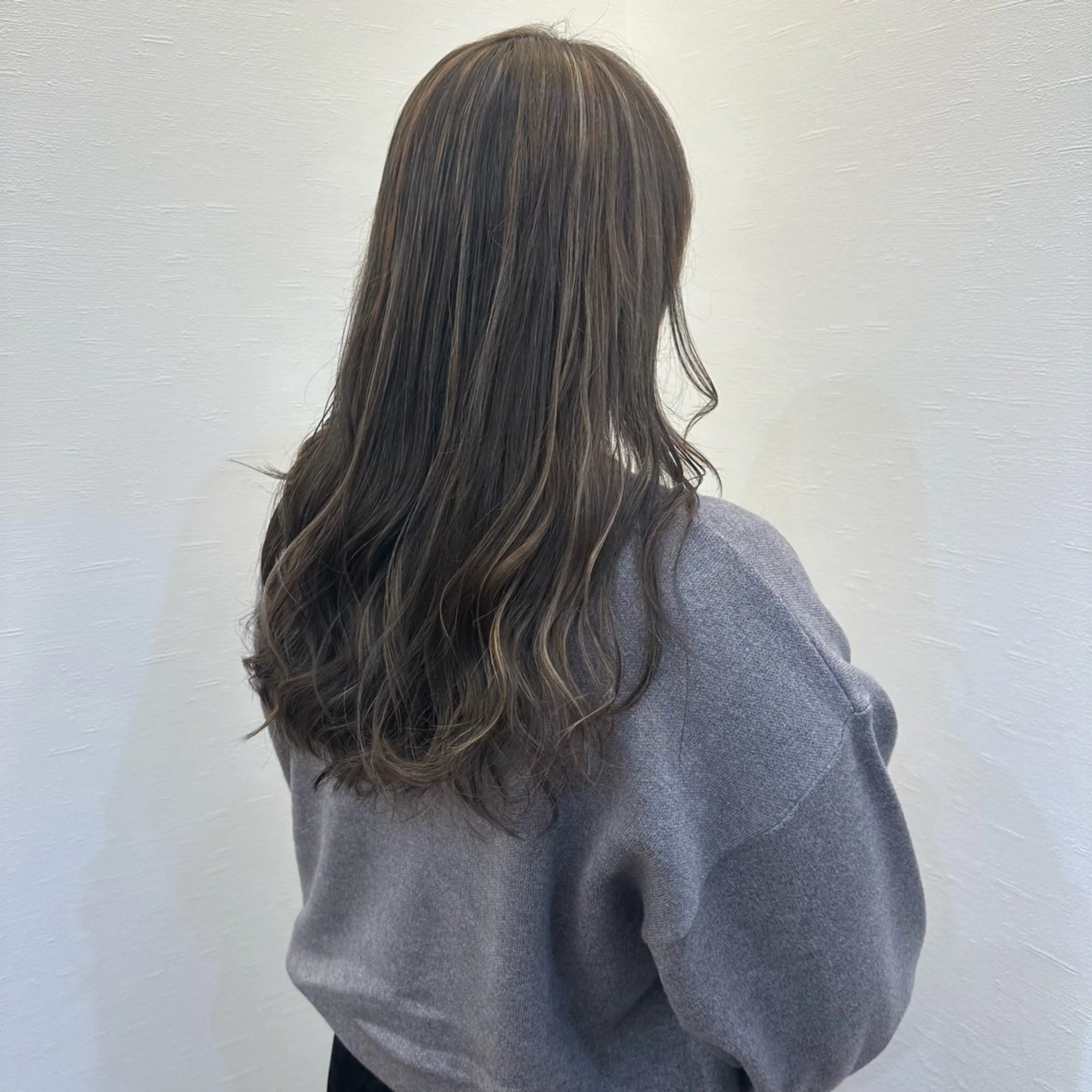 カラー Ruang所属・ツノガイ エリのヘアスタイル