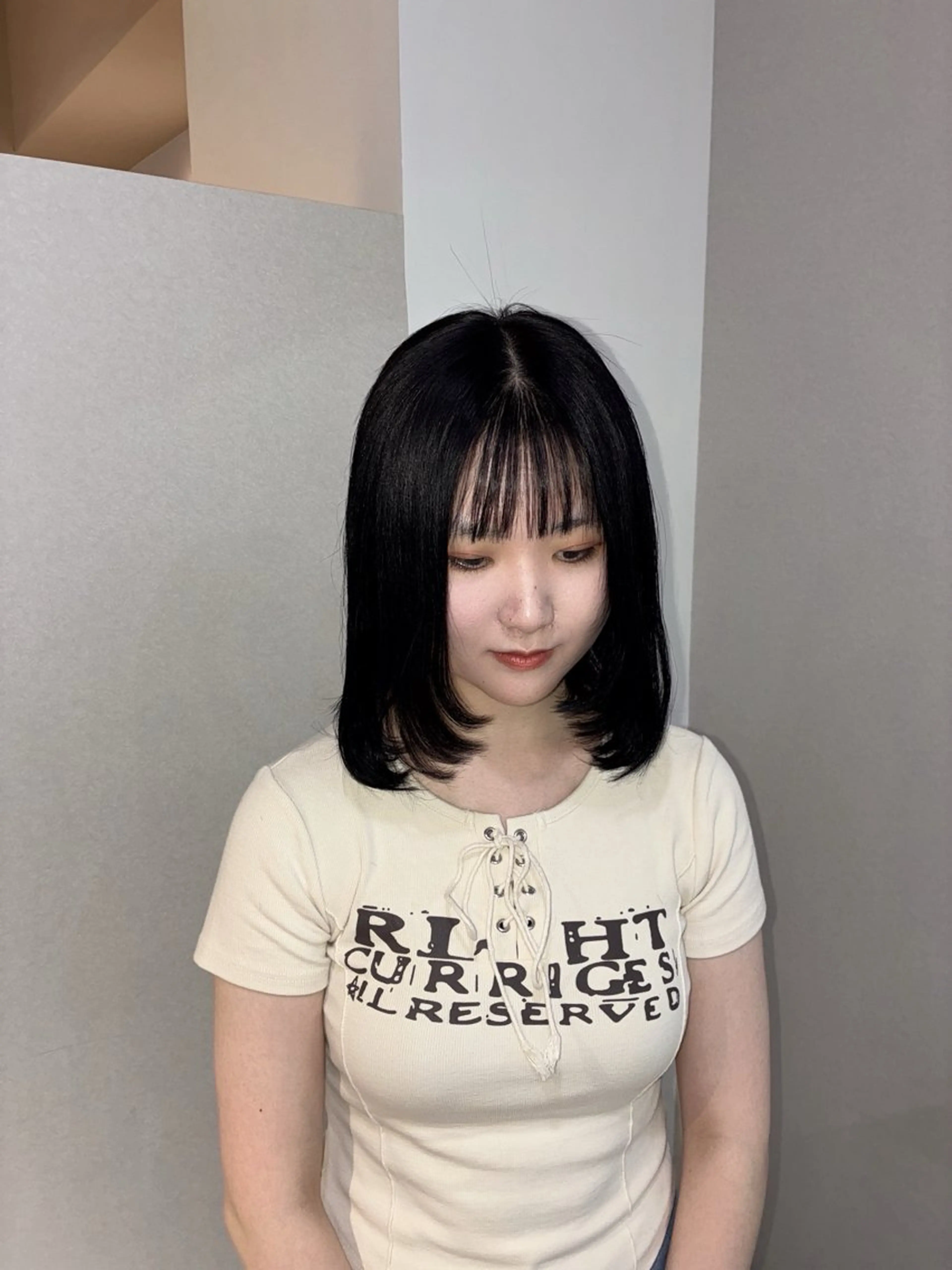 ミディアム カラー 黒髪 顔まわりレイヤー 顔周りカット レイヤーカット ハナダ メイのヘアスタイル