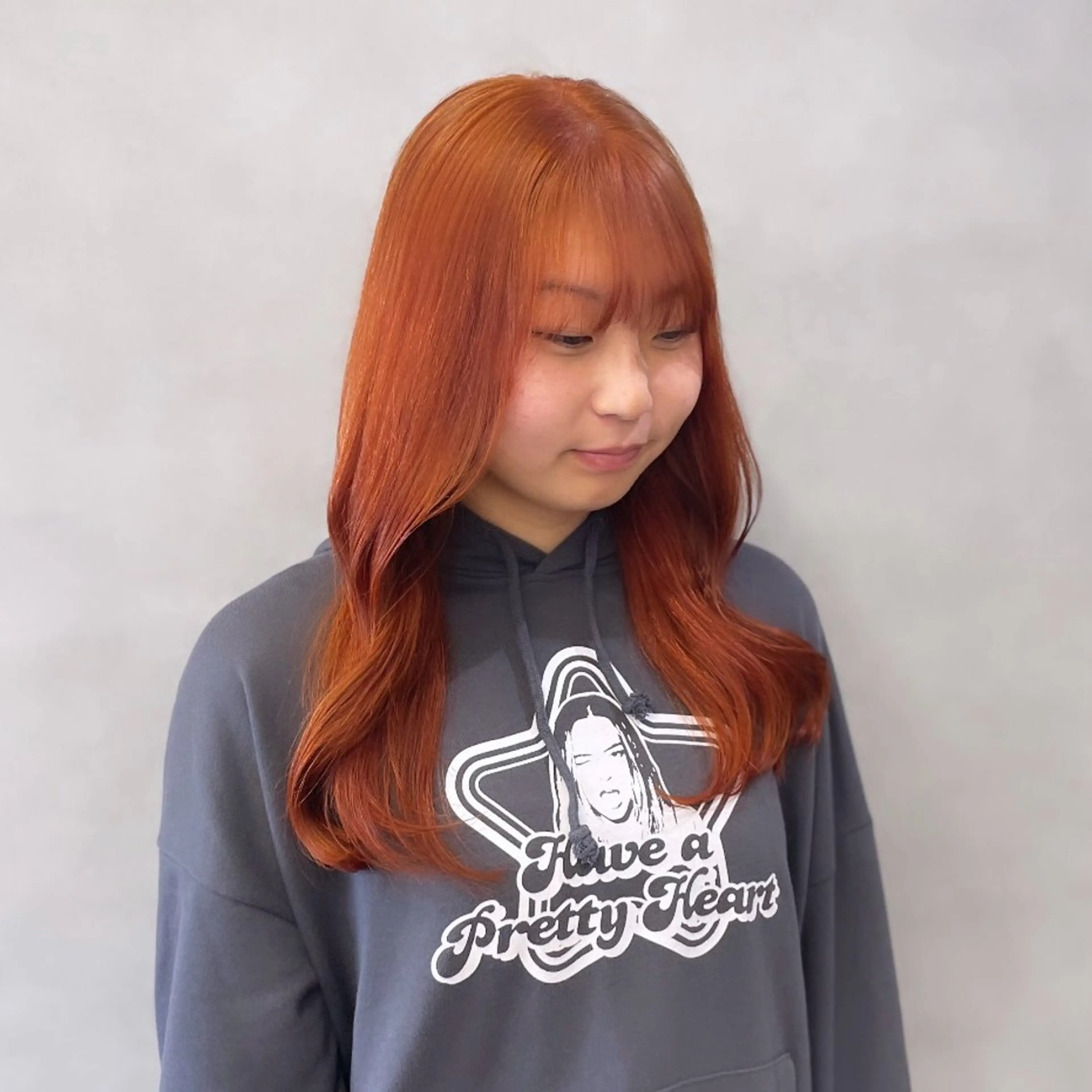 ロング カラー ブリーチ オレンジ ヘアカラー Rui/透明感カラー 暖色/レイヤーカットのヘアスタイル