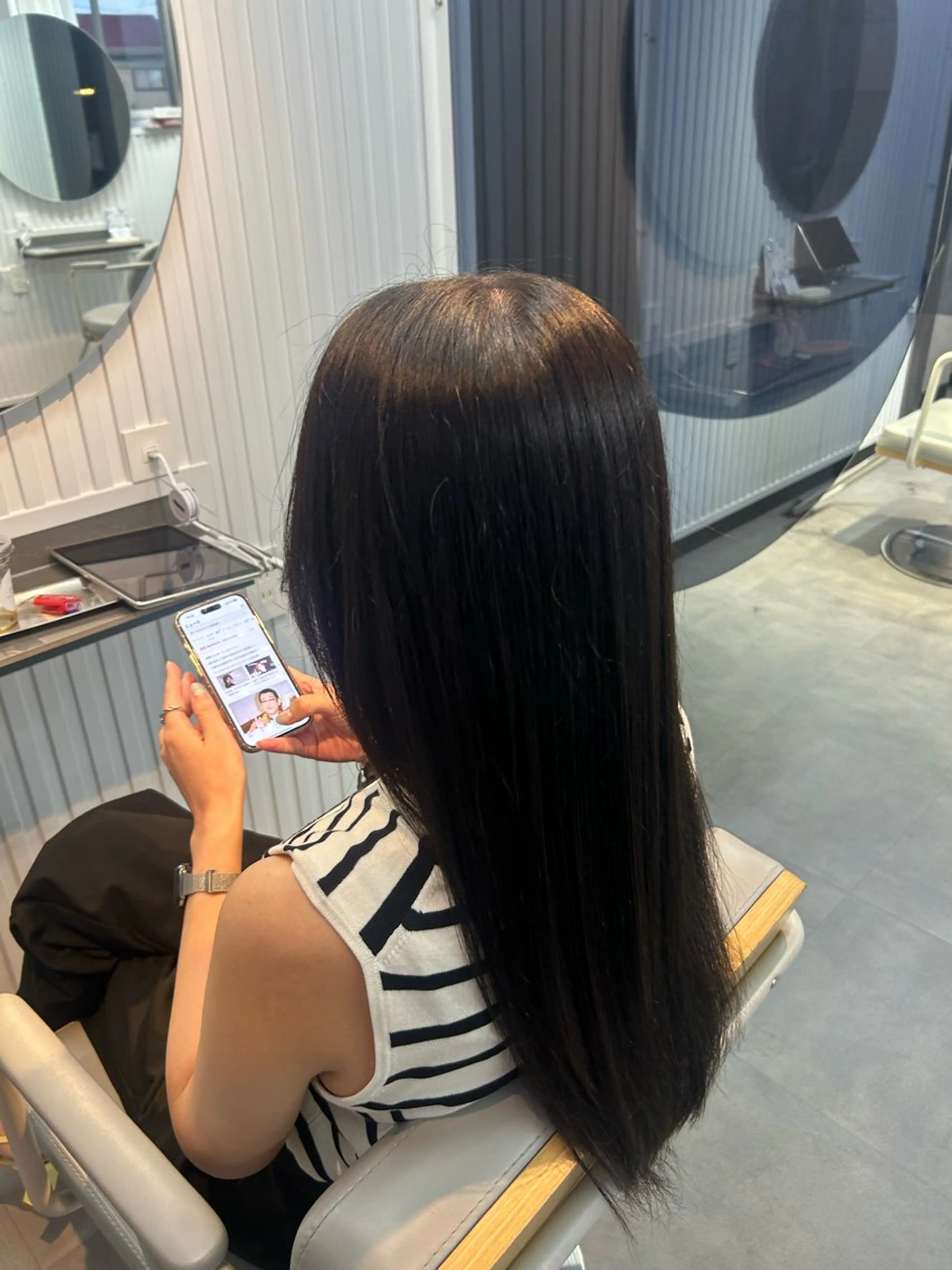 カラー 黒髪 ブルーカラー ブルーブラック ヘアカラー 岩坪 咲希のヘアスタイル