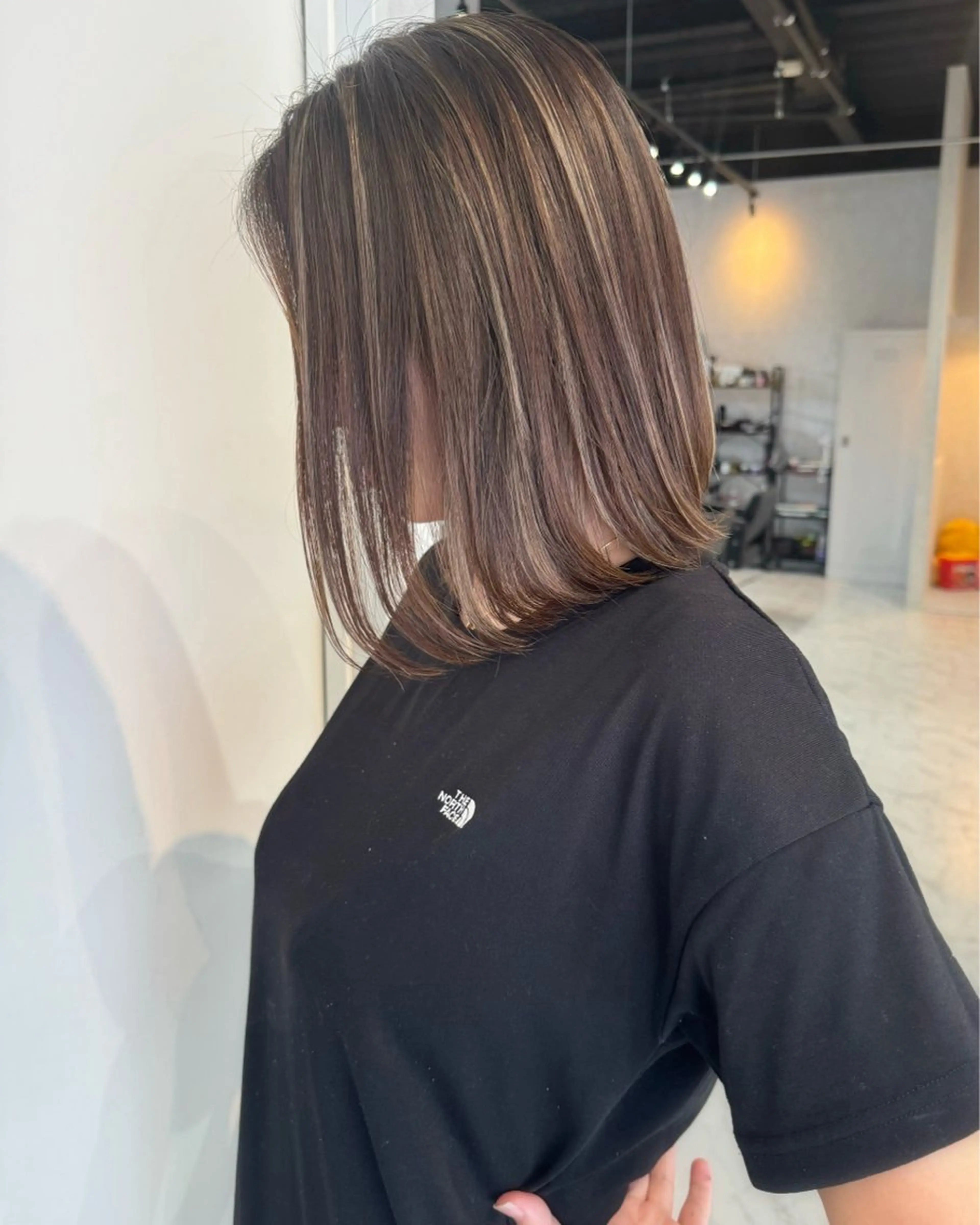 ミディアム カラー ヘアアレンジ バレイヤージュ ブリーチ ダブルカラー ハイライトカラー ハイトーンカラー カット ヘアカラー トリートメント アンドウ ユウ/ レイヤーカット/韓国のヘアスタイル