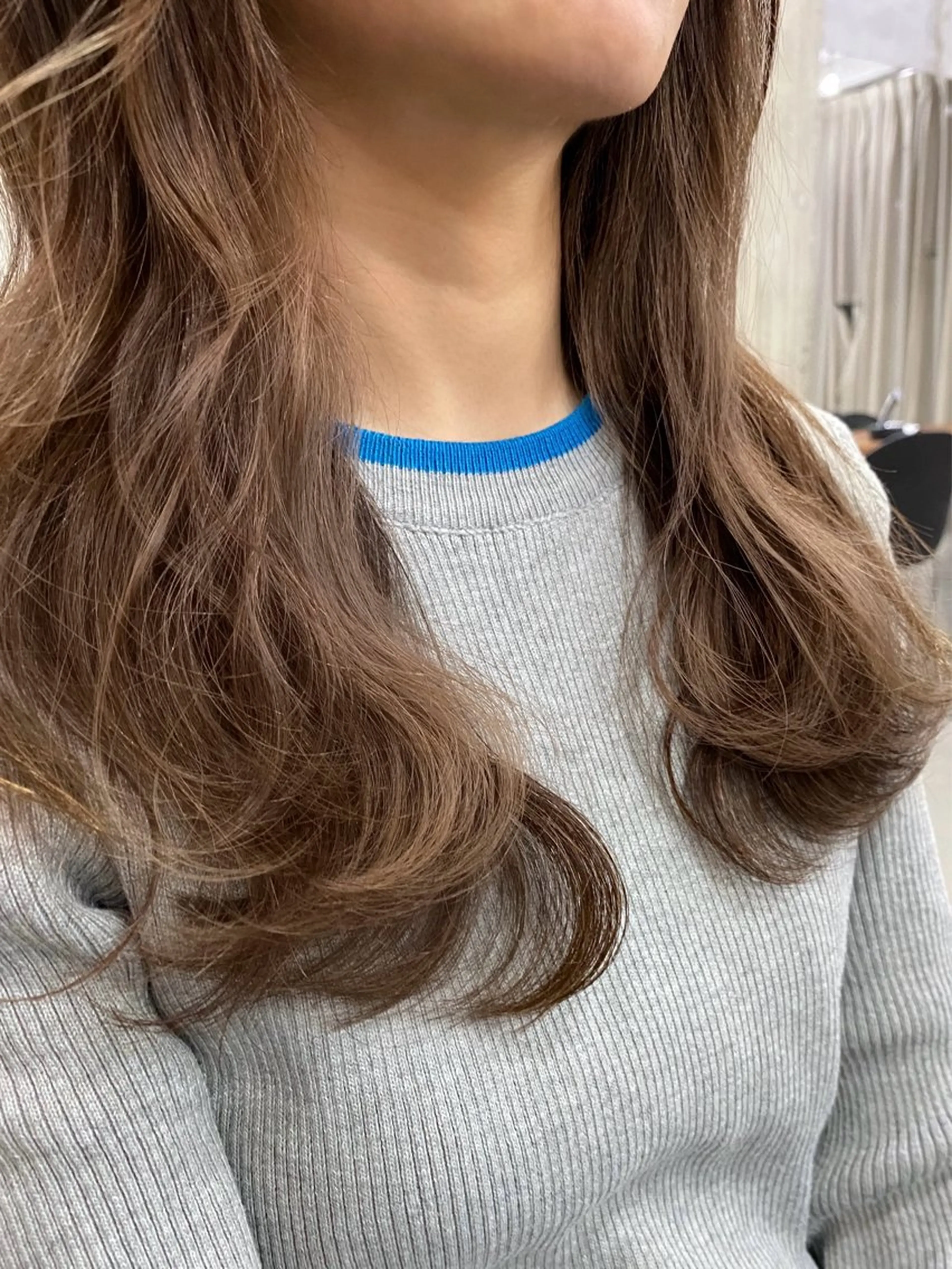 セミロング センターパート/ニ ュアンスパーマのヘアスタイル