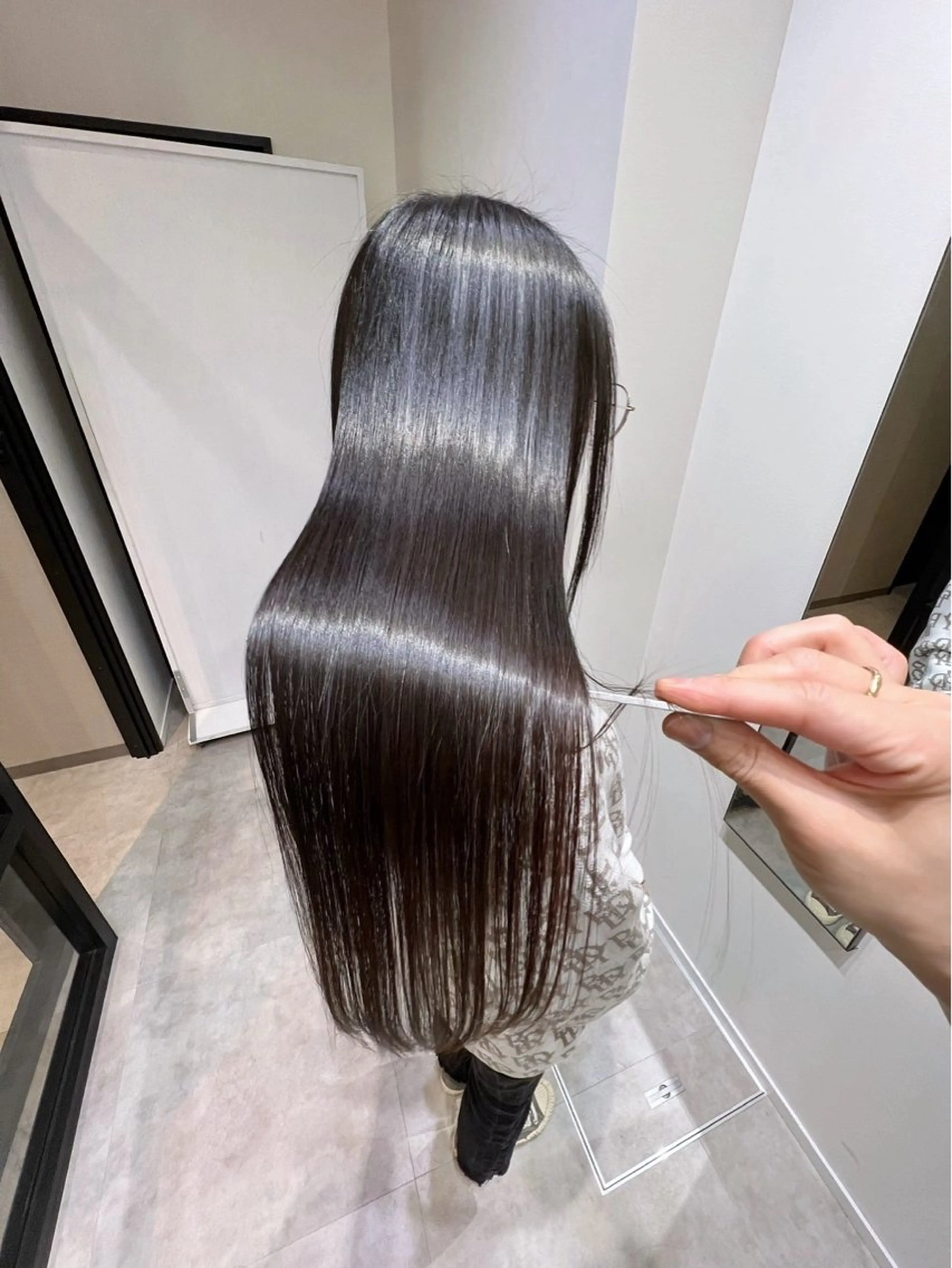 ロング カラー 柔らかオリーブ🌿‬ Himari🌻のヘアスタイル