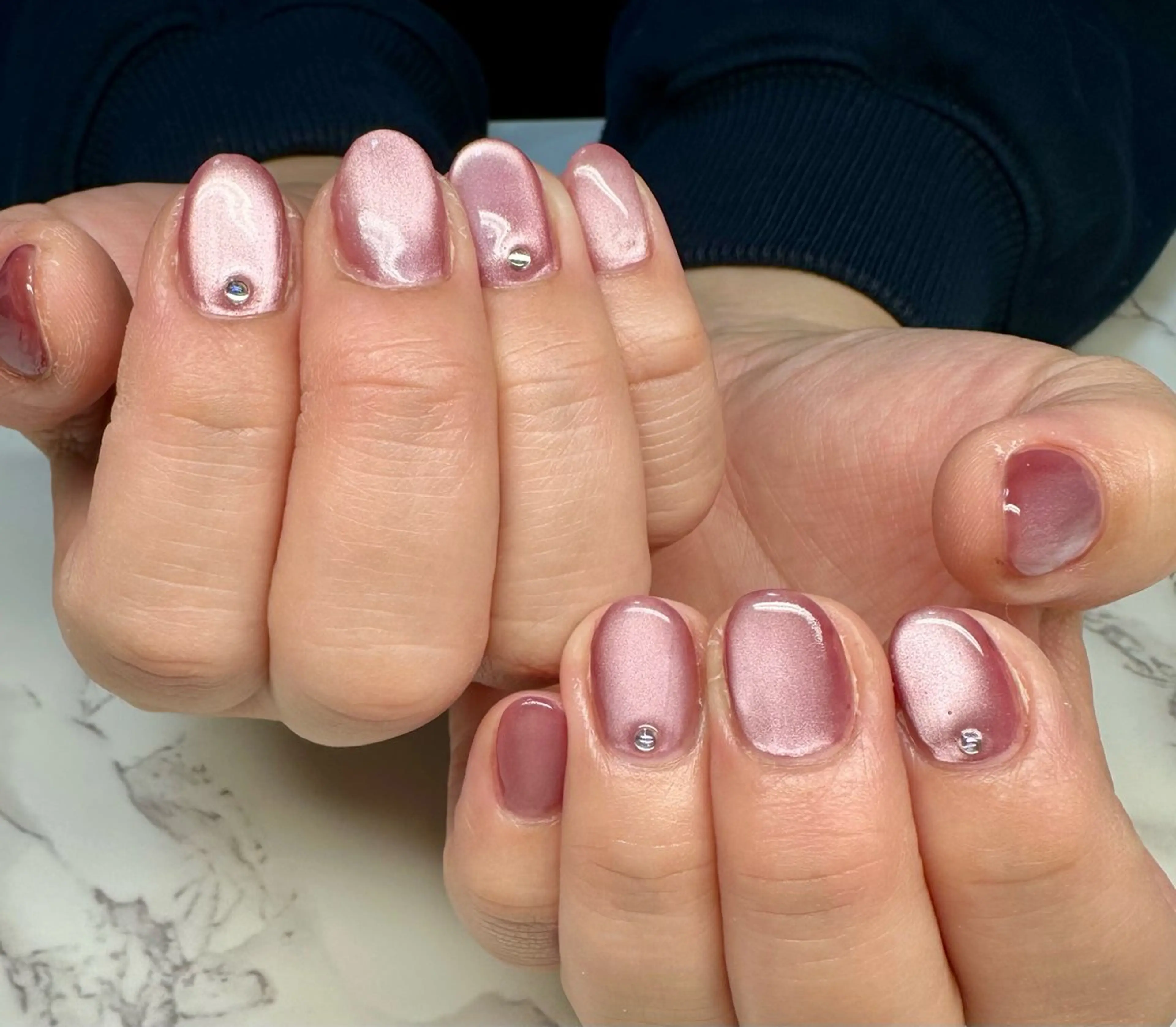 ネイル アートネイル ボルドー チークネイル キラキラネイル マグネットネイル M.N_ nailのネイルデザイン