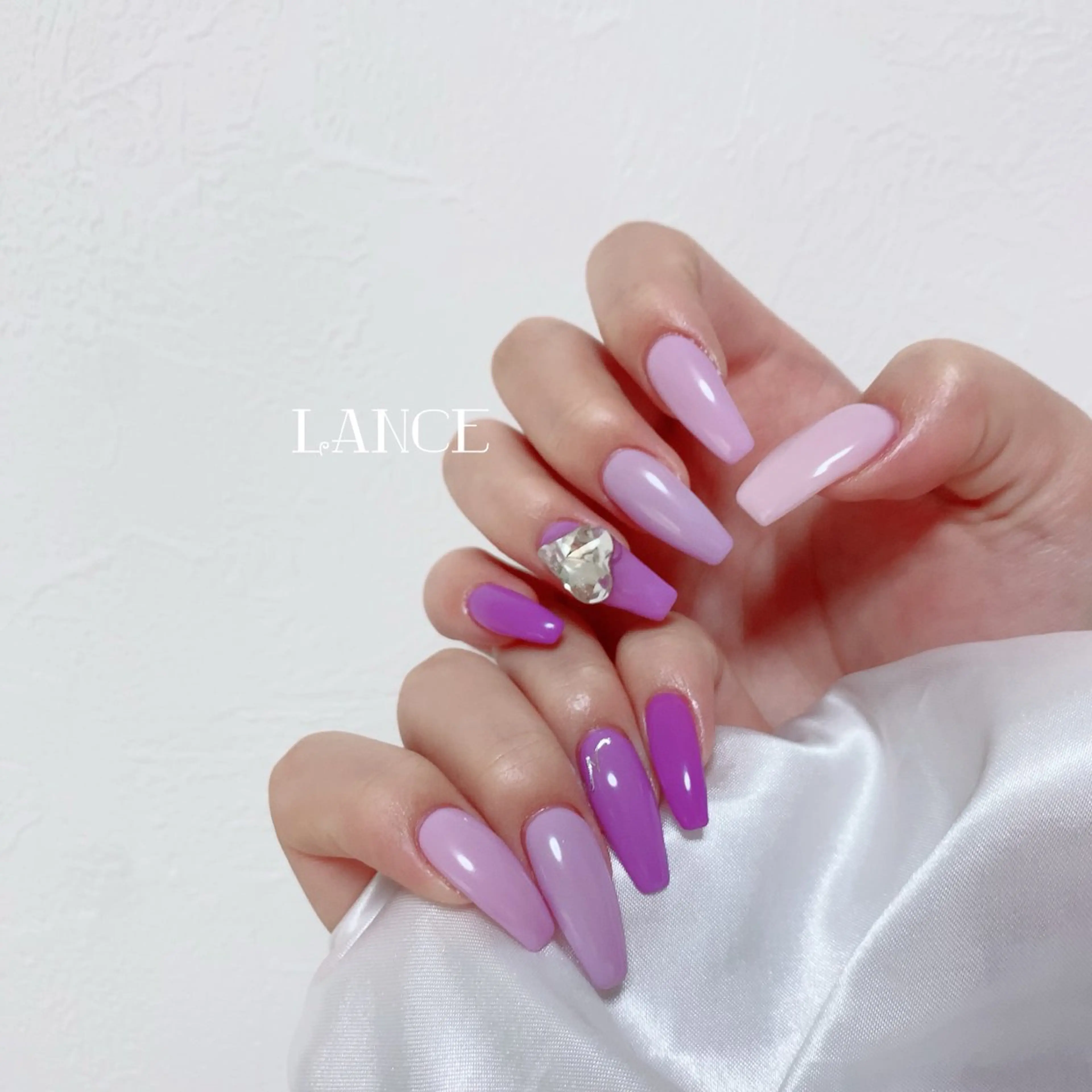 ネイル オーロラネイル フレンチネイル キラキラネイル ニュアンスネイル ピンク ハンドネイル Lance nailのネイルデザイン