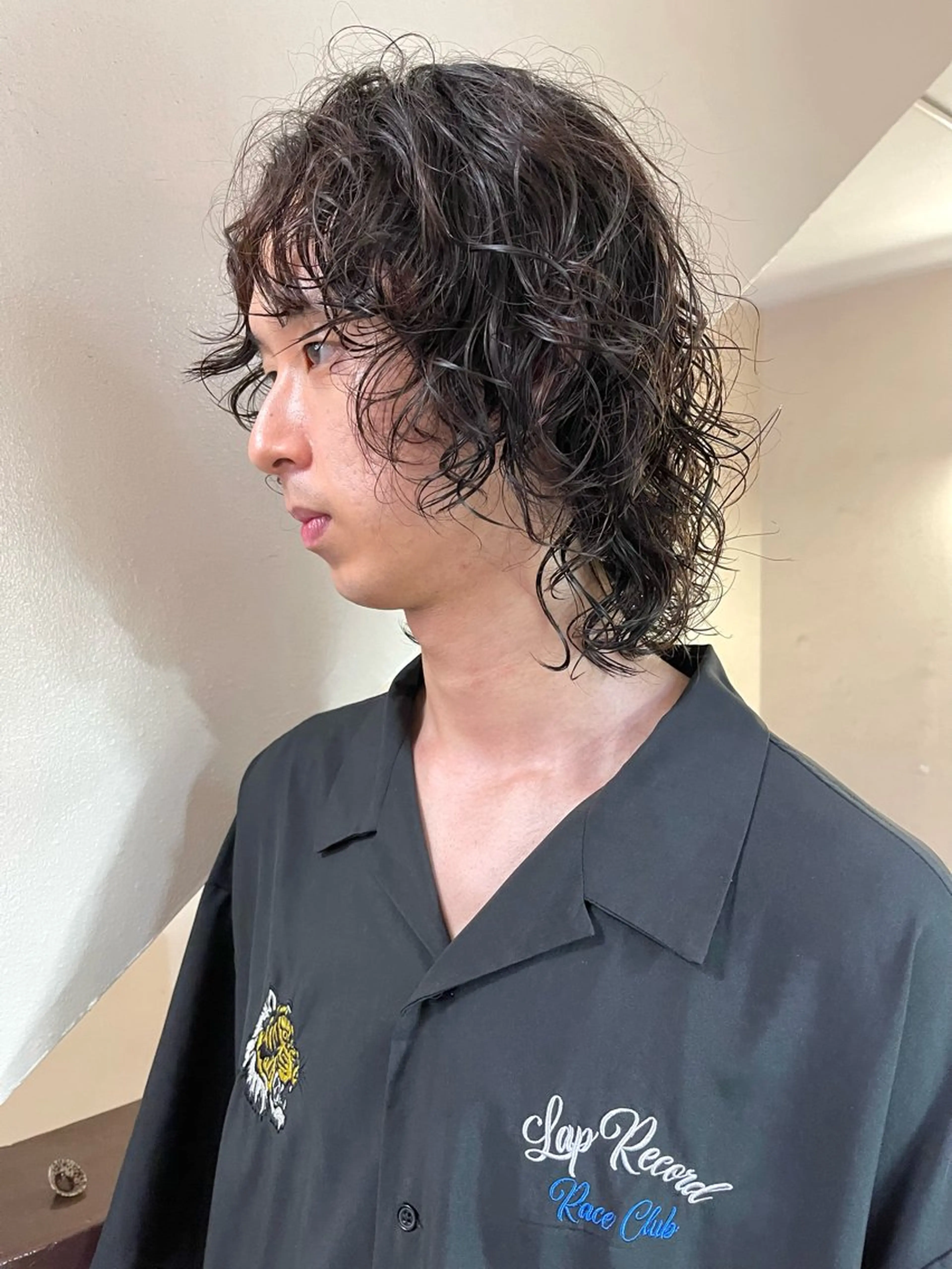 ミディアム パーマ ミディアムパーマ ウルフカット スパイラルパーマ カット ヘアカラー パーマ トリートメント ヘアセット 安部佑哉/ハイトーン /レイヤー/グランジのヘアスタイル