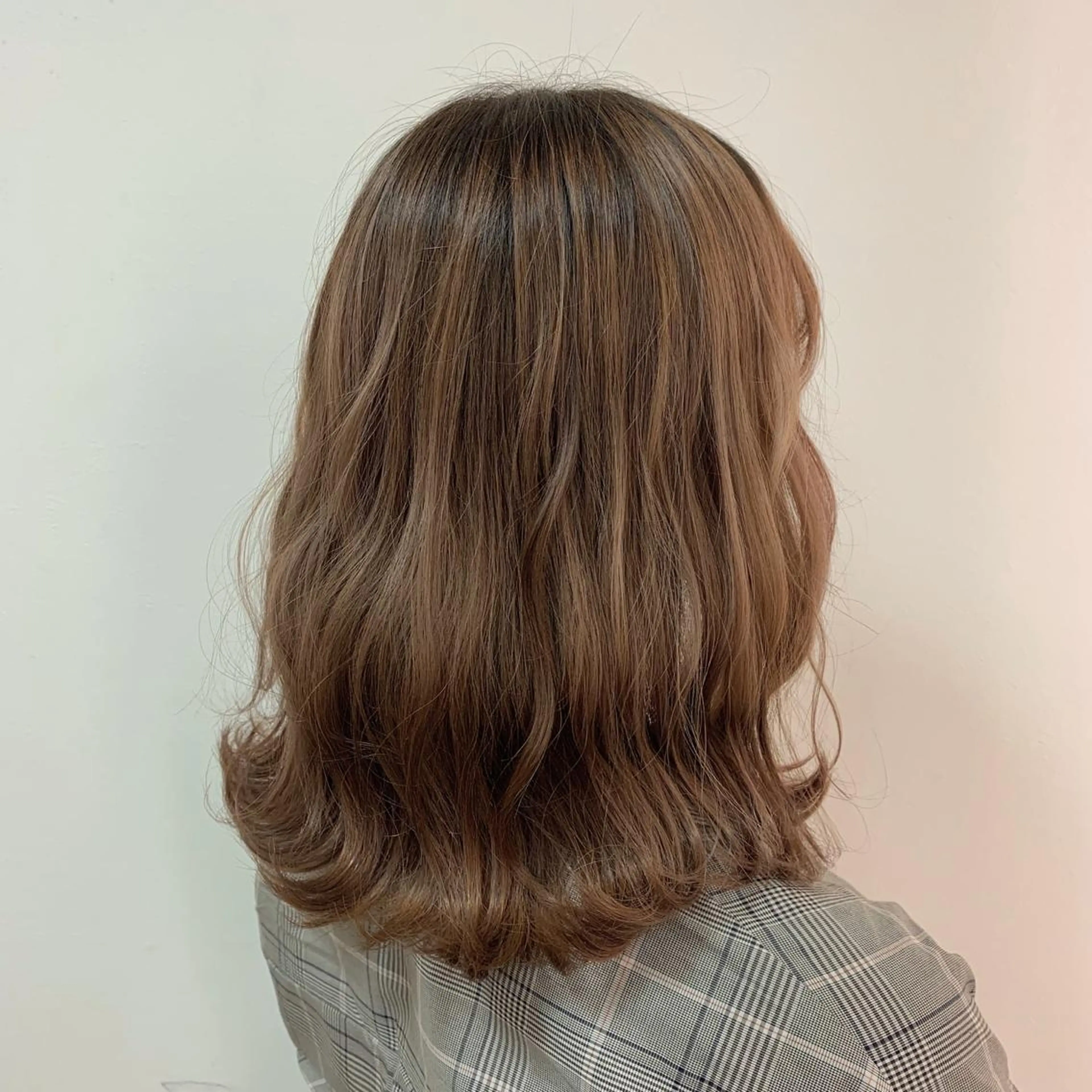 ミディアム 菅原リキヤ くびれレイヤーヘアのヘアスタイル