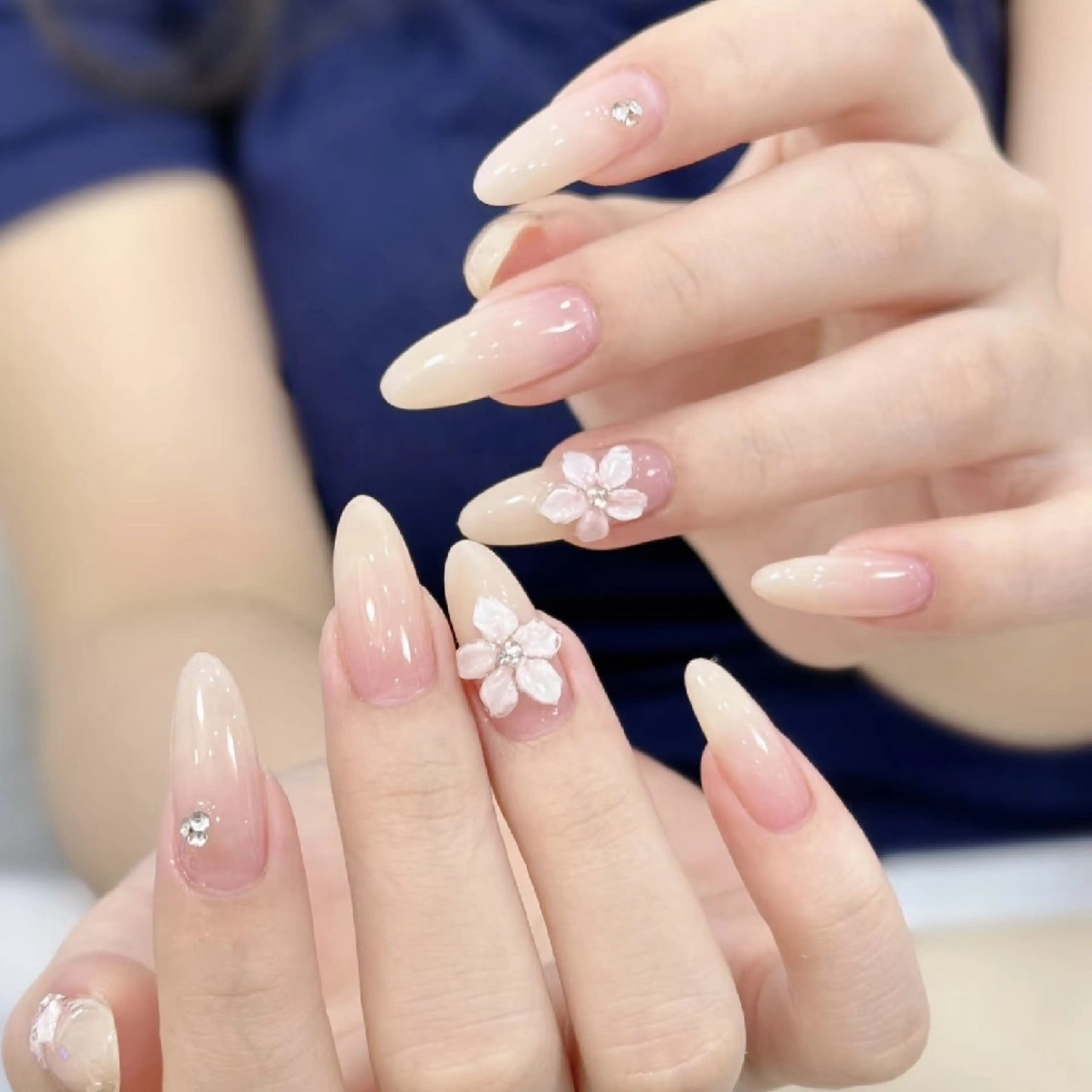 ネイル チークネイル フレンチネイル ジェルネイル ガーリー キラキラネイル ハンドネイル UM Nail Salonのネイルデザイン