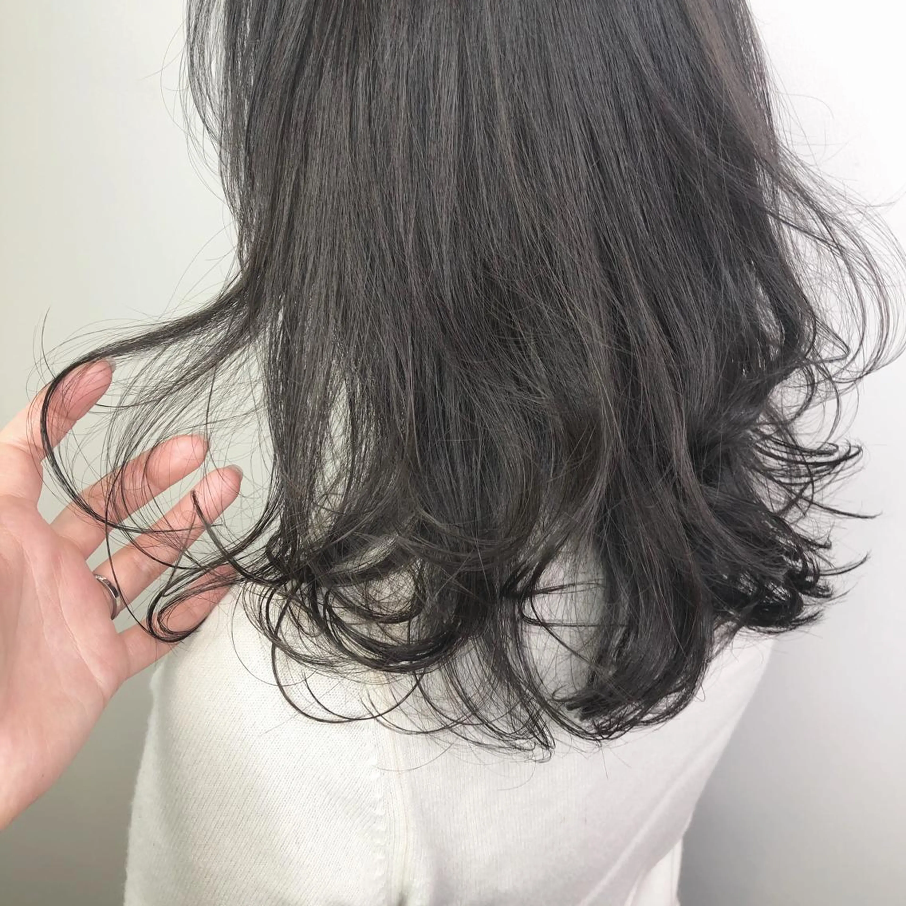 ミディアム カット ヘアカラー トリートメント ＨＩ ROのヘアスタイル