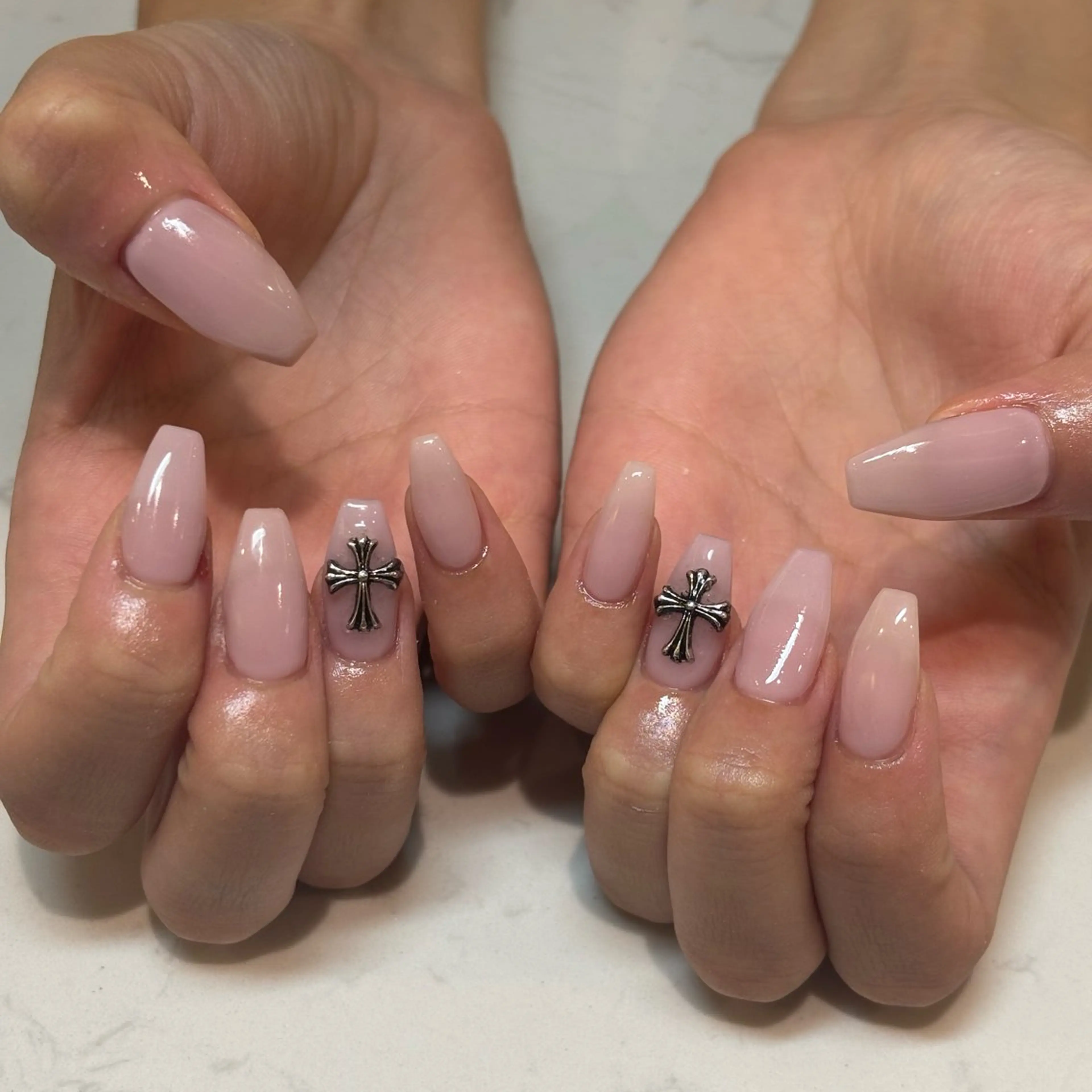 ネイル Raviy新宿店所属・たなか ひろなのネイルデザイン