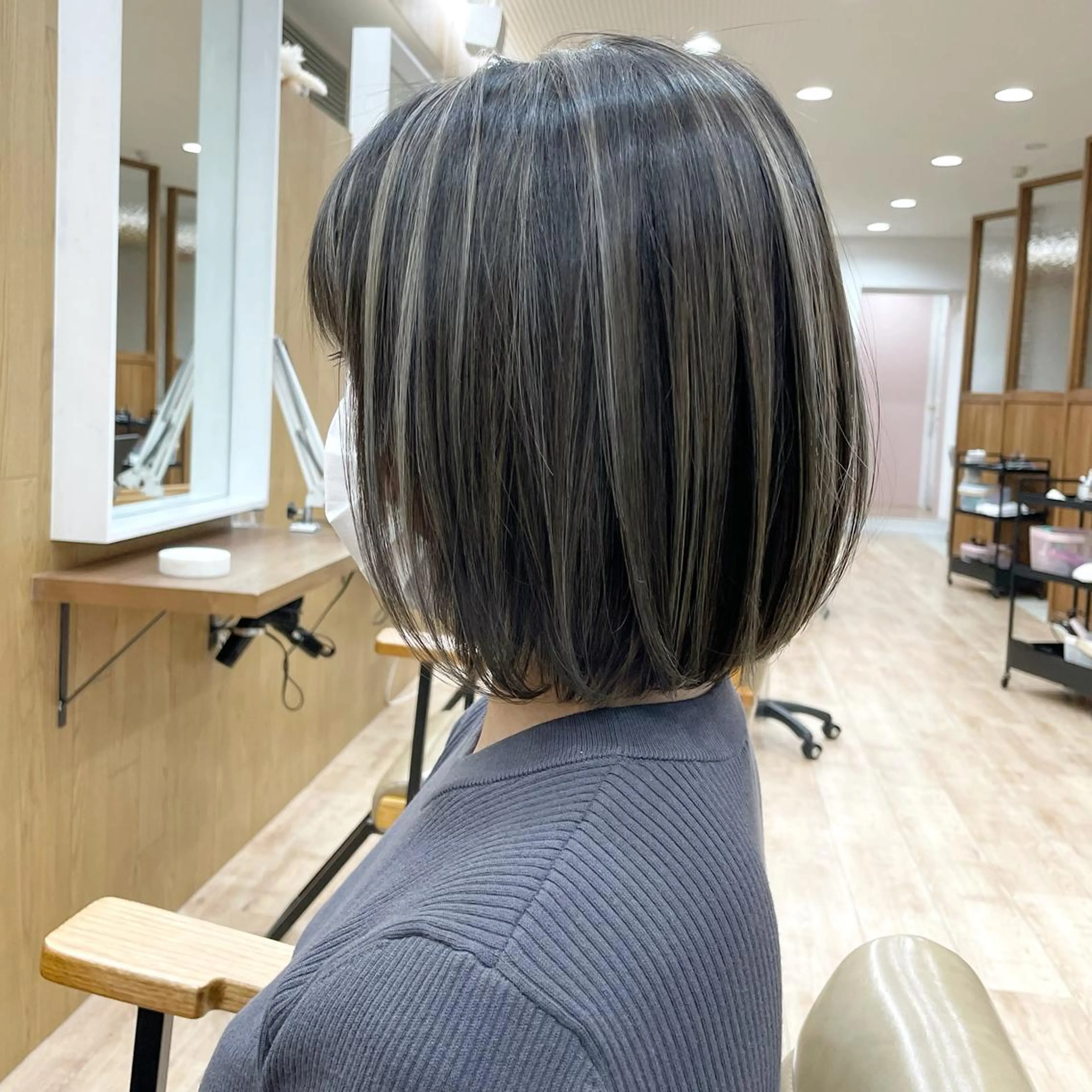 ショート カラー グレージュ ハイライトカラー オレンジ ハイライト ヘアカラー 樽見 浩司のヘアスタイル