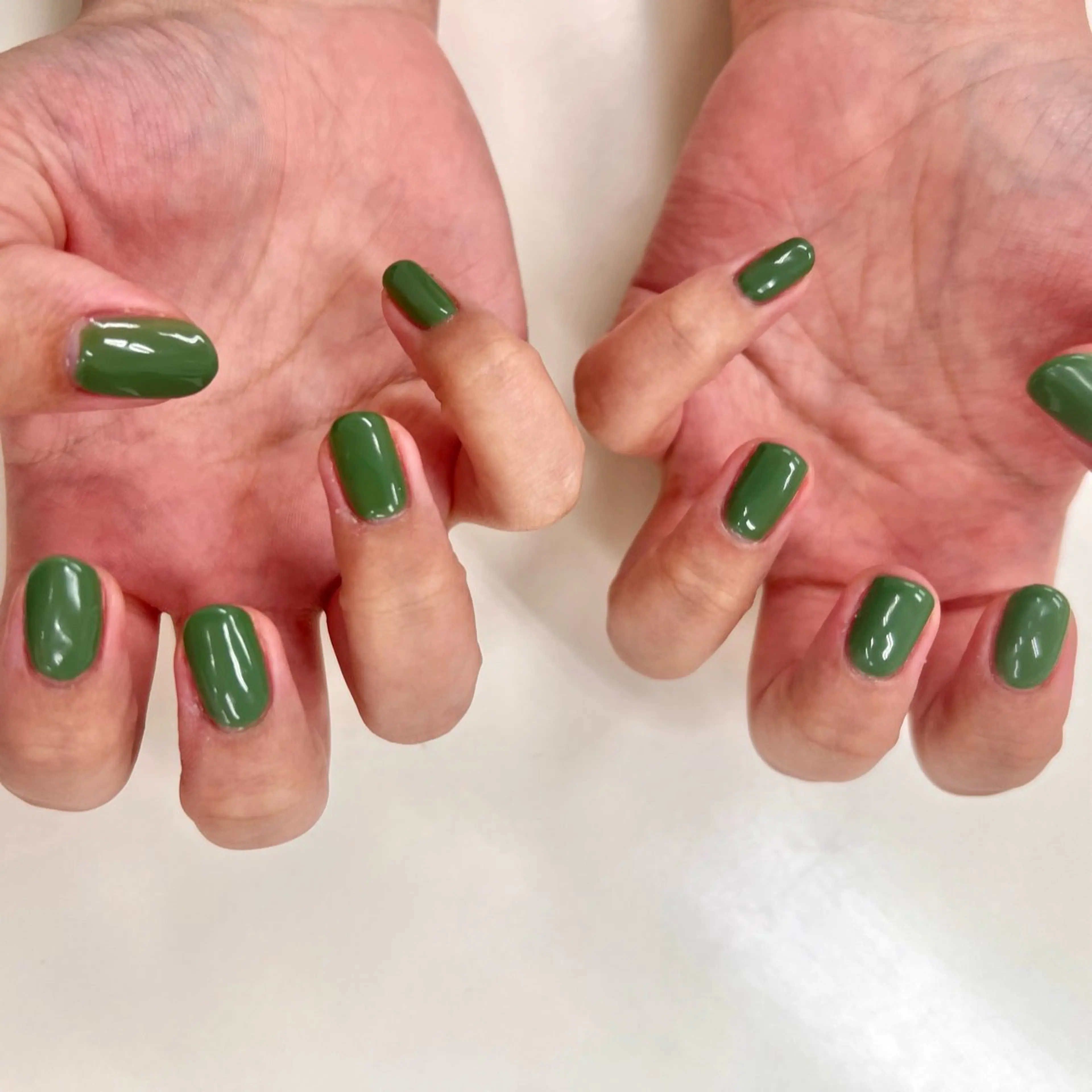 ネイル グリーン ワンカラーネイル ネイルサロンエーナイン琴似店所属・鈴木 彩友のネイルデザイン