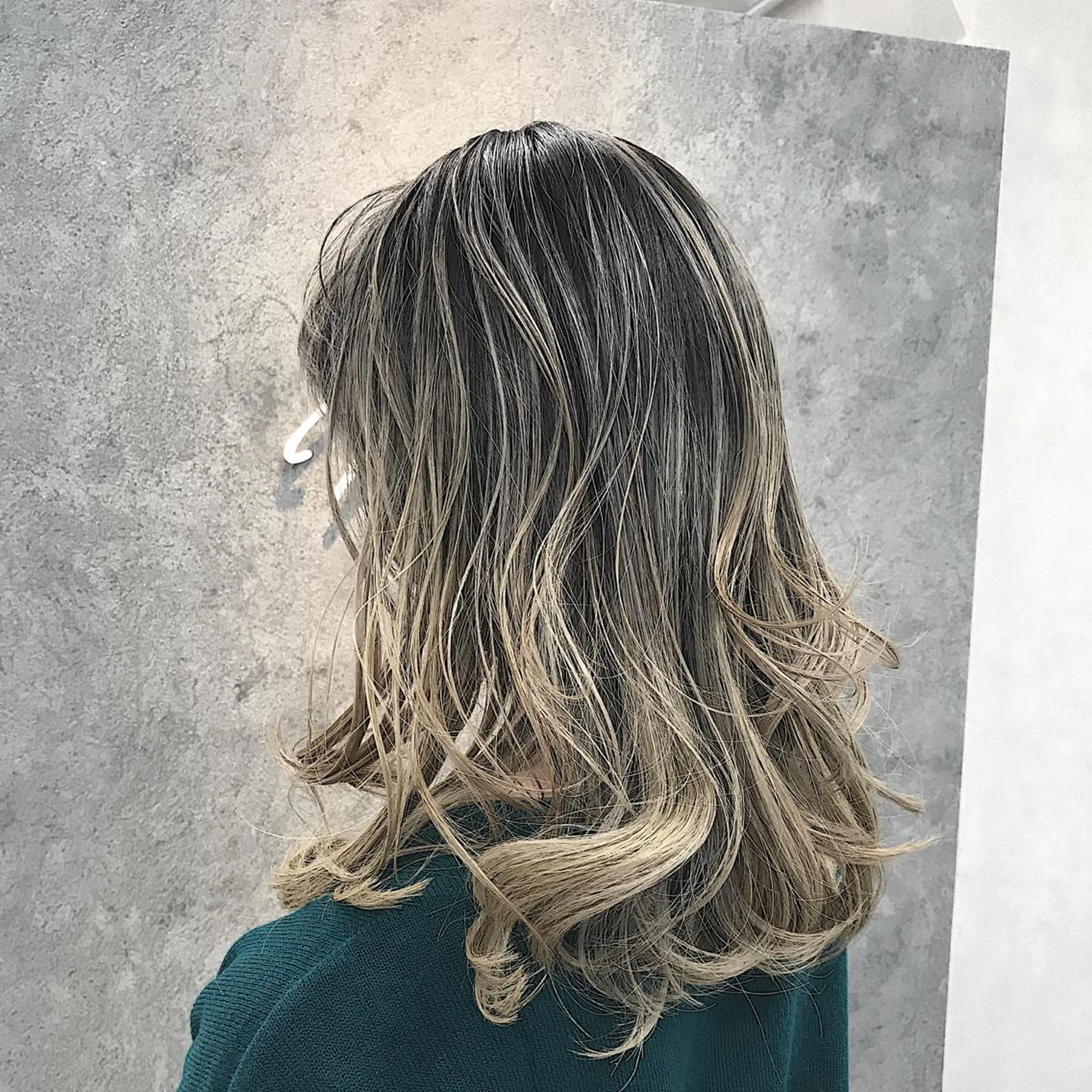 セミロング レイヤーカット カット ヘアカラー トリートメント 所渉/韓国レイヤー /ウルフカットのヘアスタイル