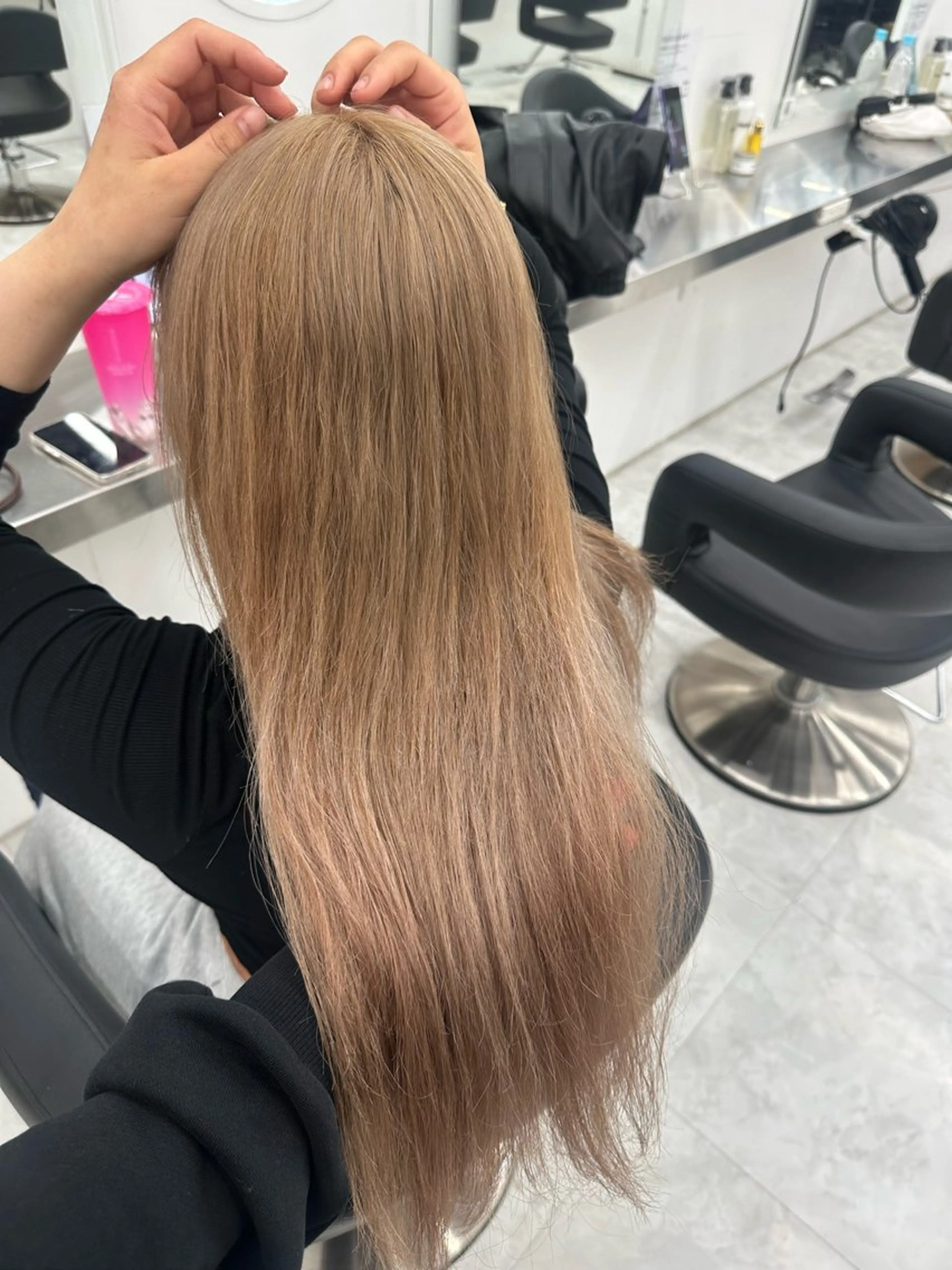 ロング ヘアカラー トリートメント 艶髪ハイトーンカラー 渋谷🥇ririkaのヘアスタイル