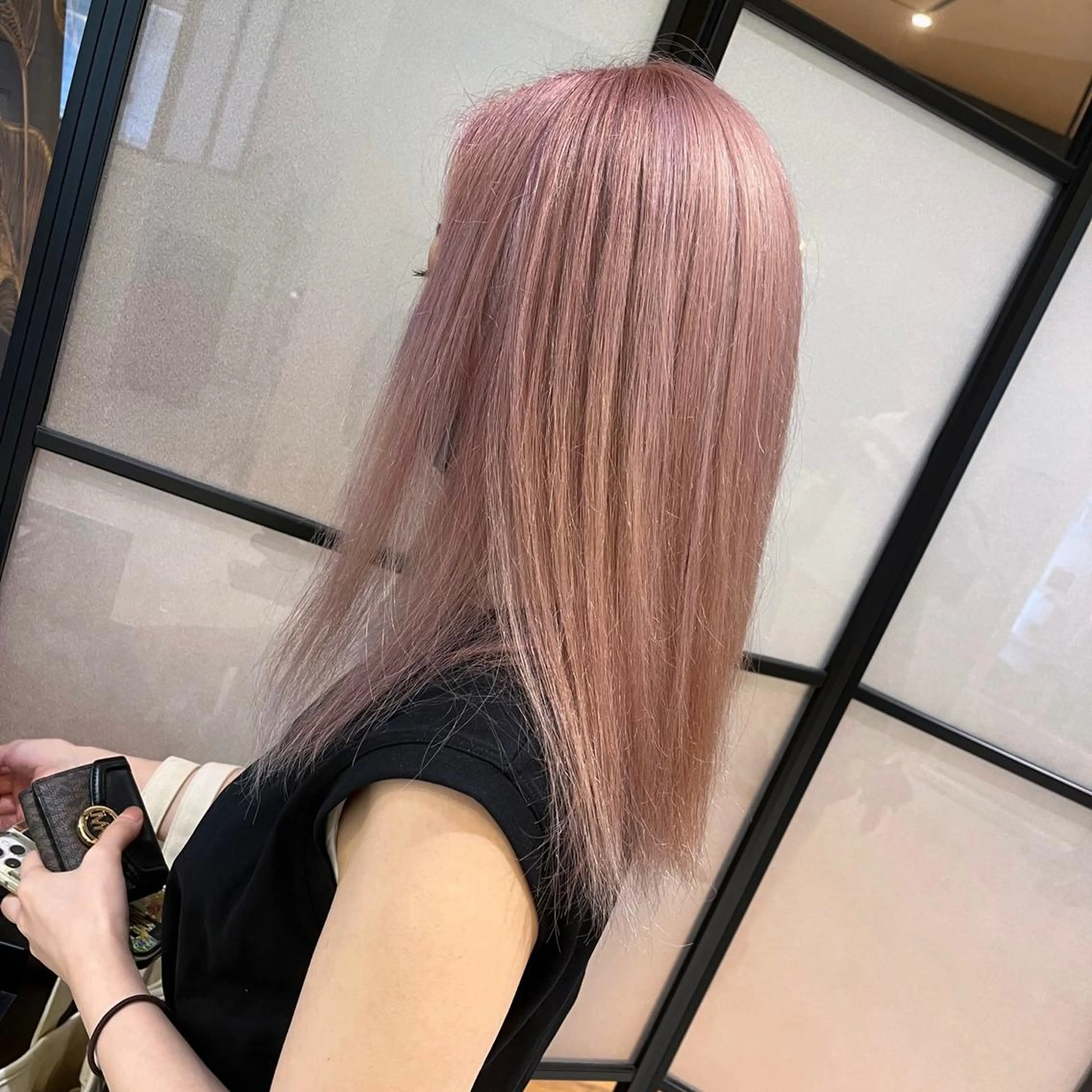 セミロング カラー ピンクカラー ホワイトピンク lien ヒジリのヘアスタイル