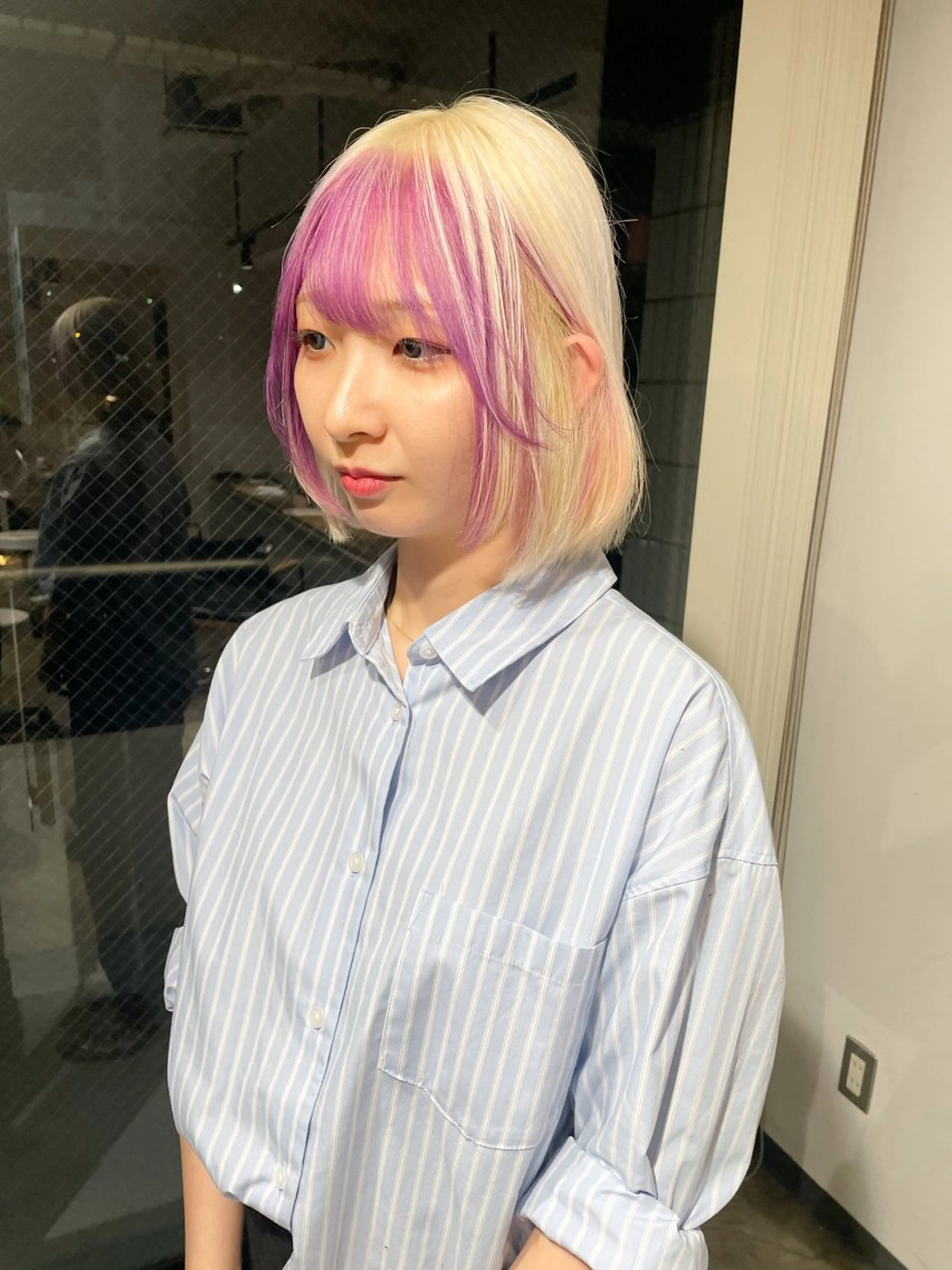ミディアム カラー ブリーチ 抜きっぱなしブロンド デザインカラー パープルカラー ヘアカラー トリートメント ハイトーン/レイヤー /ケアブリーチ石川治のヘアスタイル
