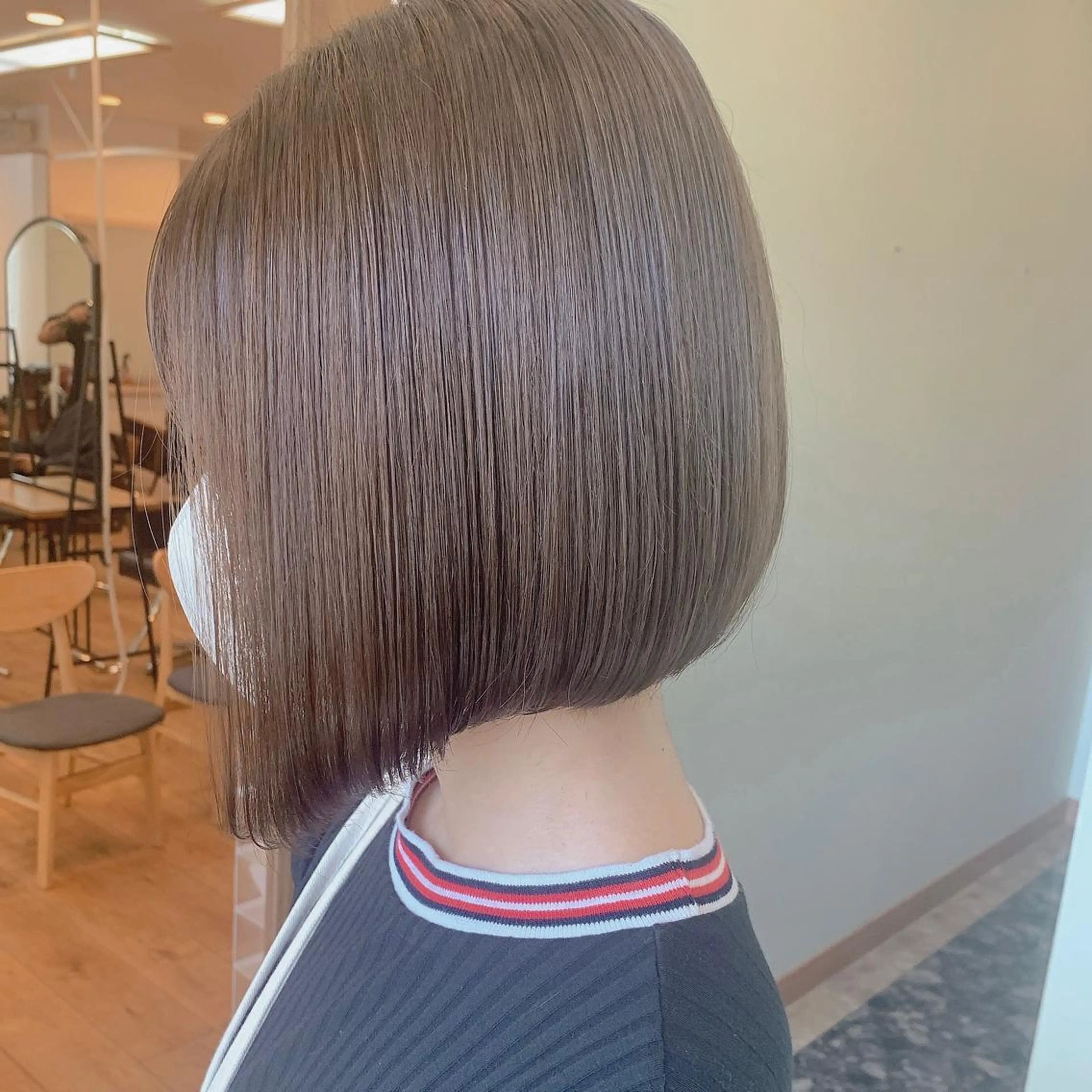 ショート 前下がりボブ ボブ ショートヘア カット トリートメント NUMBER_ ユイナのヘアスタイル