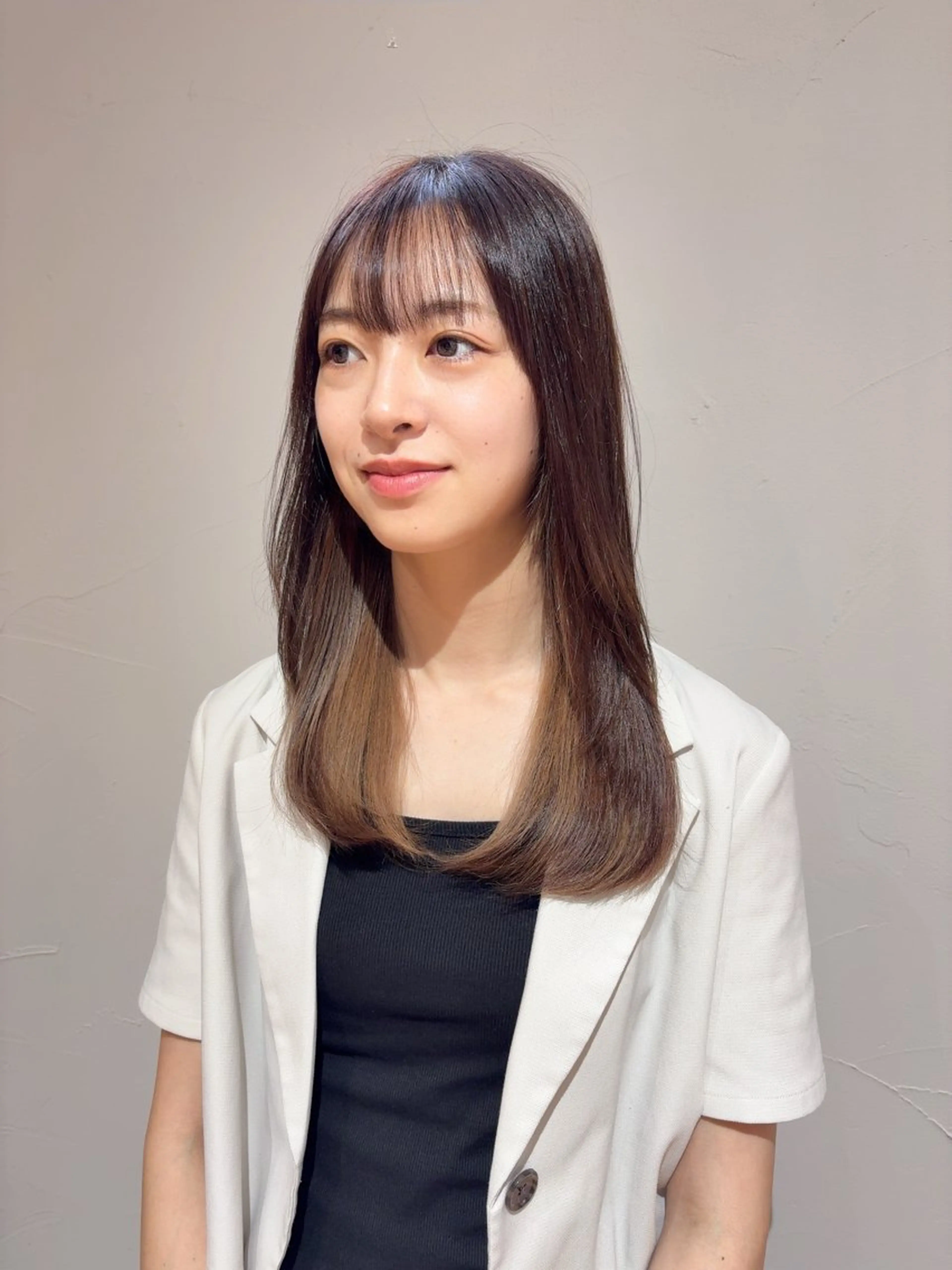 セミロング ヘアカラー セルバ所属・HIRORO ブリーチ/ハイトーンのヘアスタイル