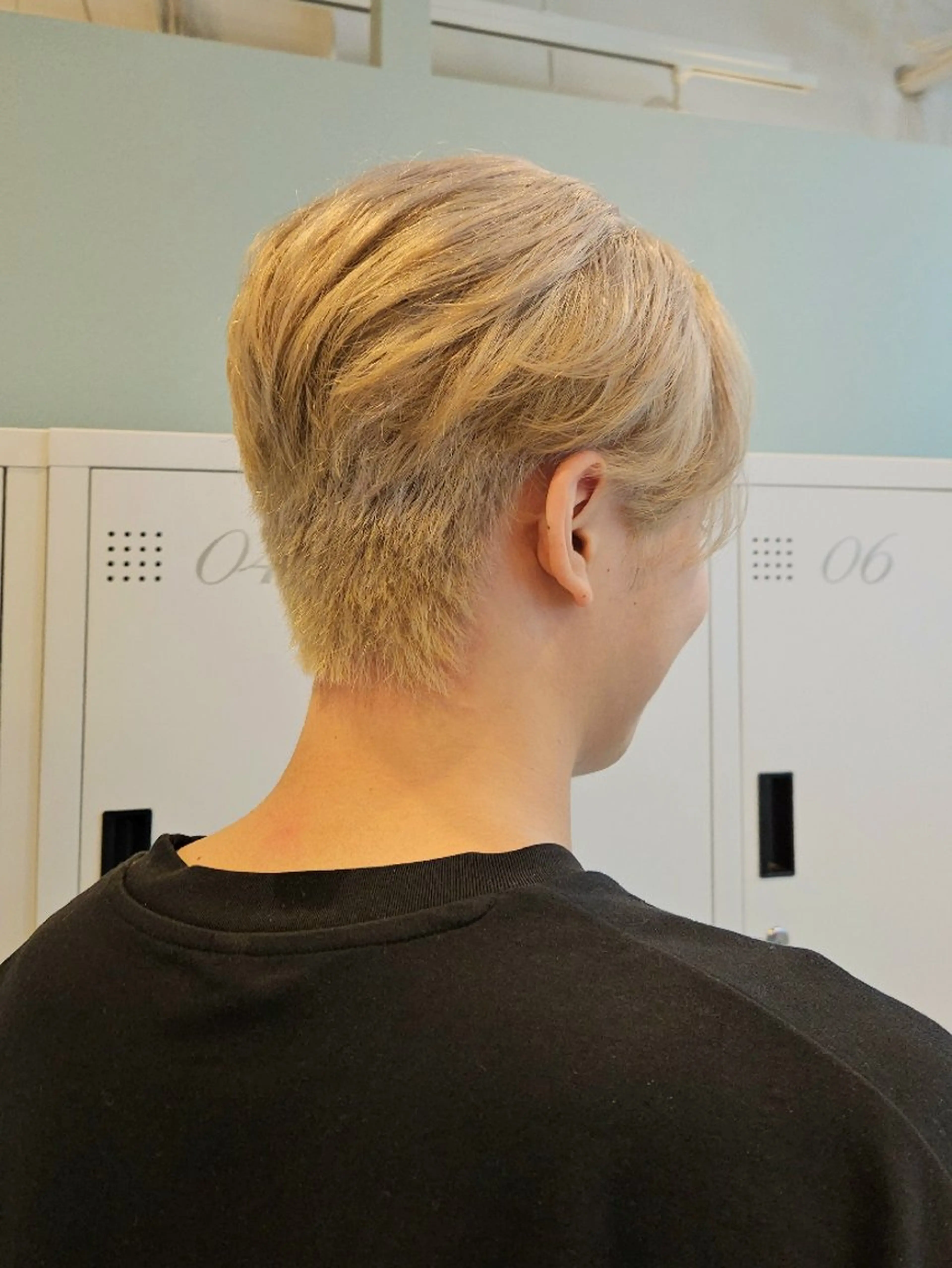 メンズ カラー センターパート メンズ韓国風 ベージュカラー ホワイトベージュ カット ヘアカラー トリートメント ミク🇰🇷 /Agu hairのヘアスタイル