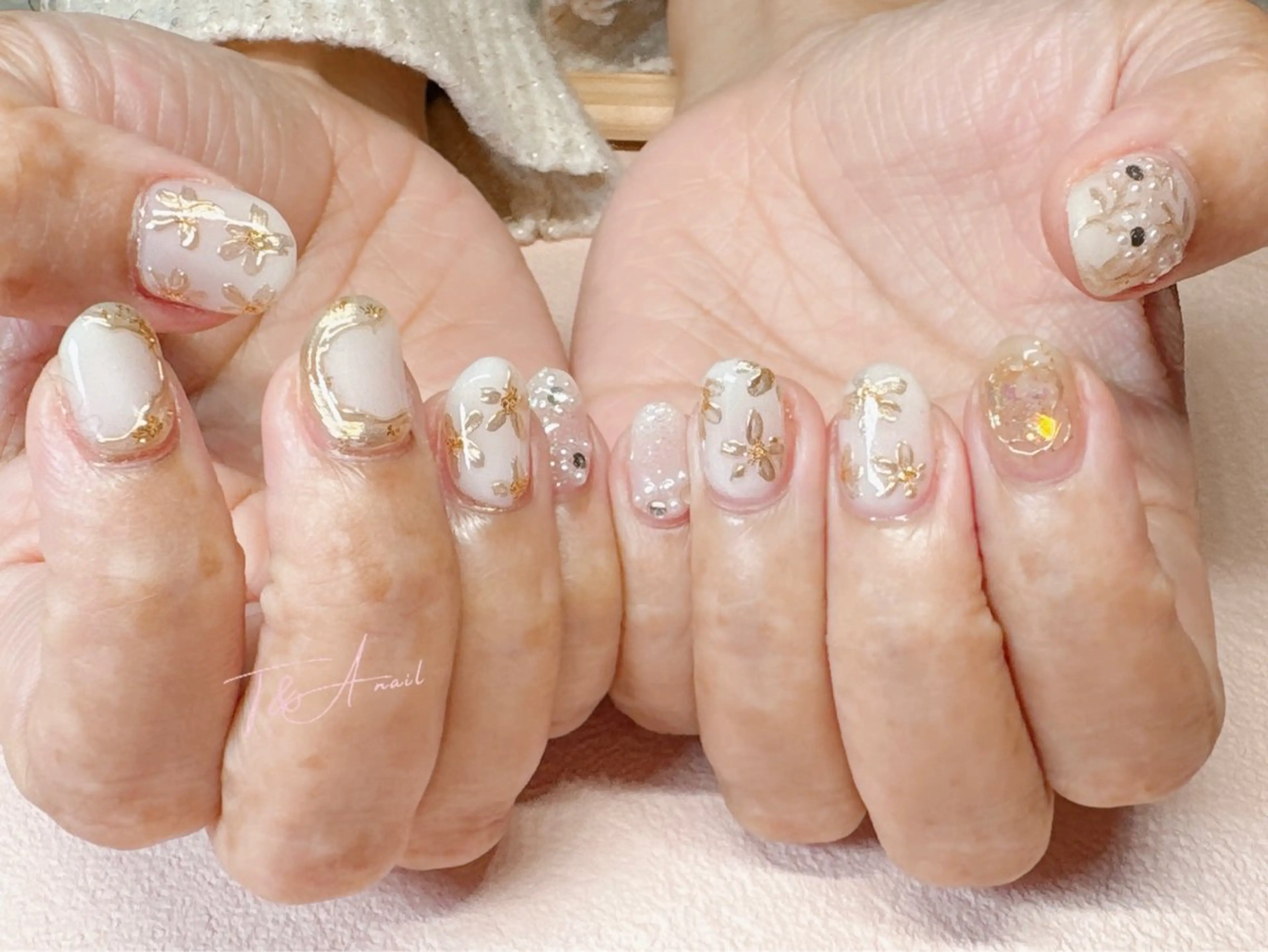 ネイル フラワーネイル ジェルネイル ゴールド スカルプネイル ショートネイル ハンドネイル T&A nailのネイルデザイン