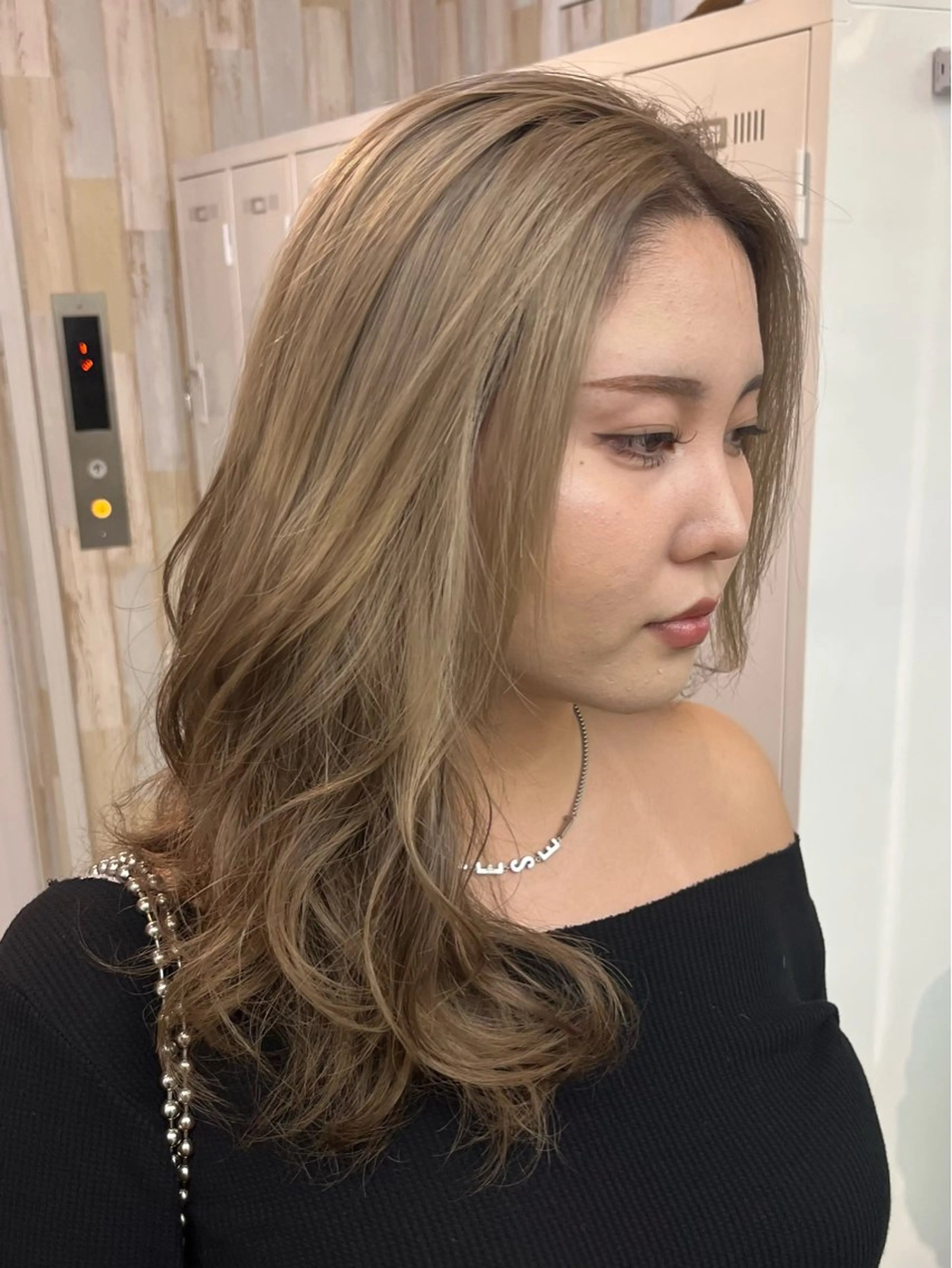 セミロング カラー ベージュカラー ブラウンカラー グラデーションカラー ハイトーンカラー カット ヘアカラー トリートメント 🦋レイヤー職人 猪瀬玲奈🦋のヘアスタイル