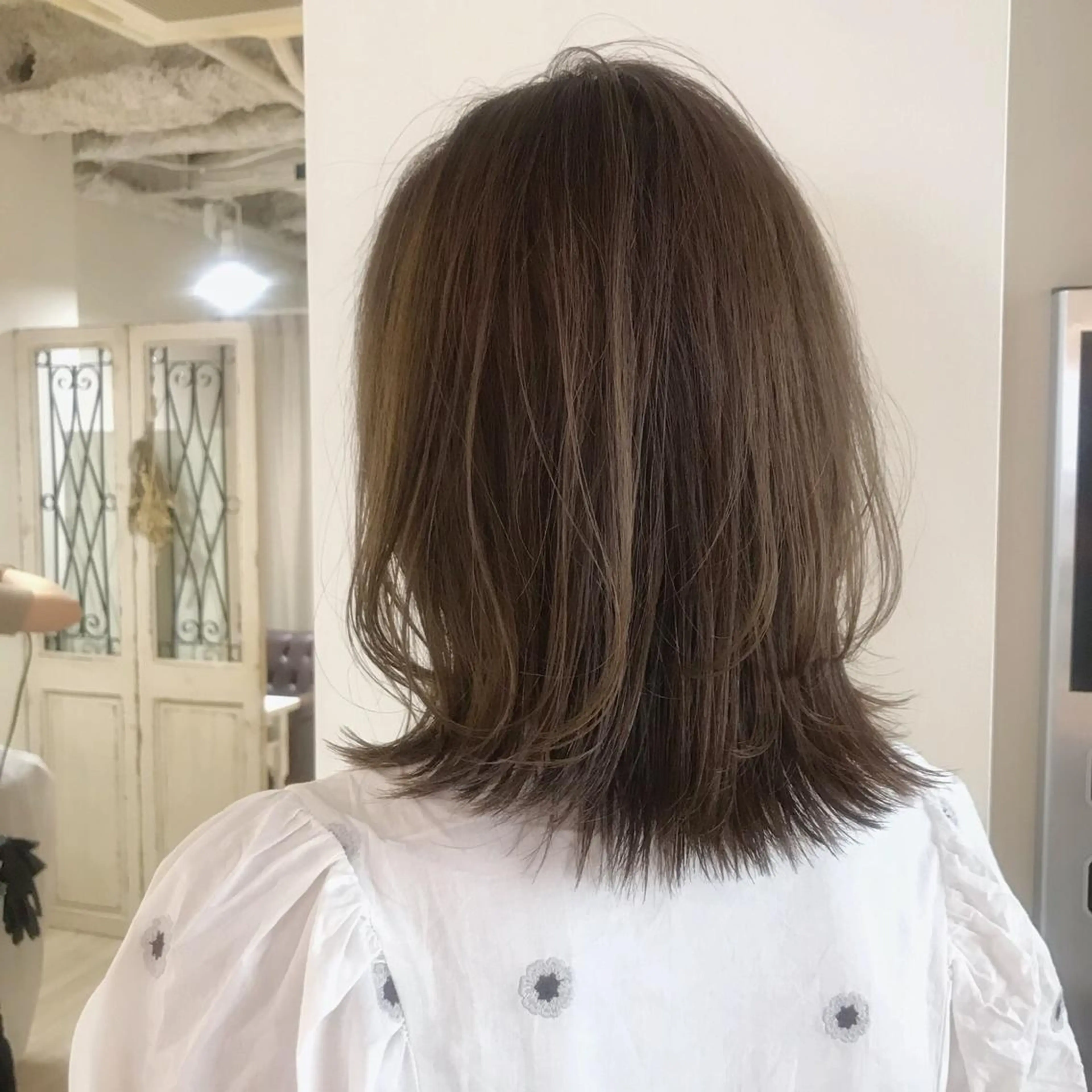 ミディアム カラー グレージュ Tamagawa Sakiのヘアスタイル