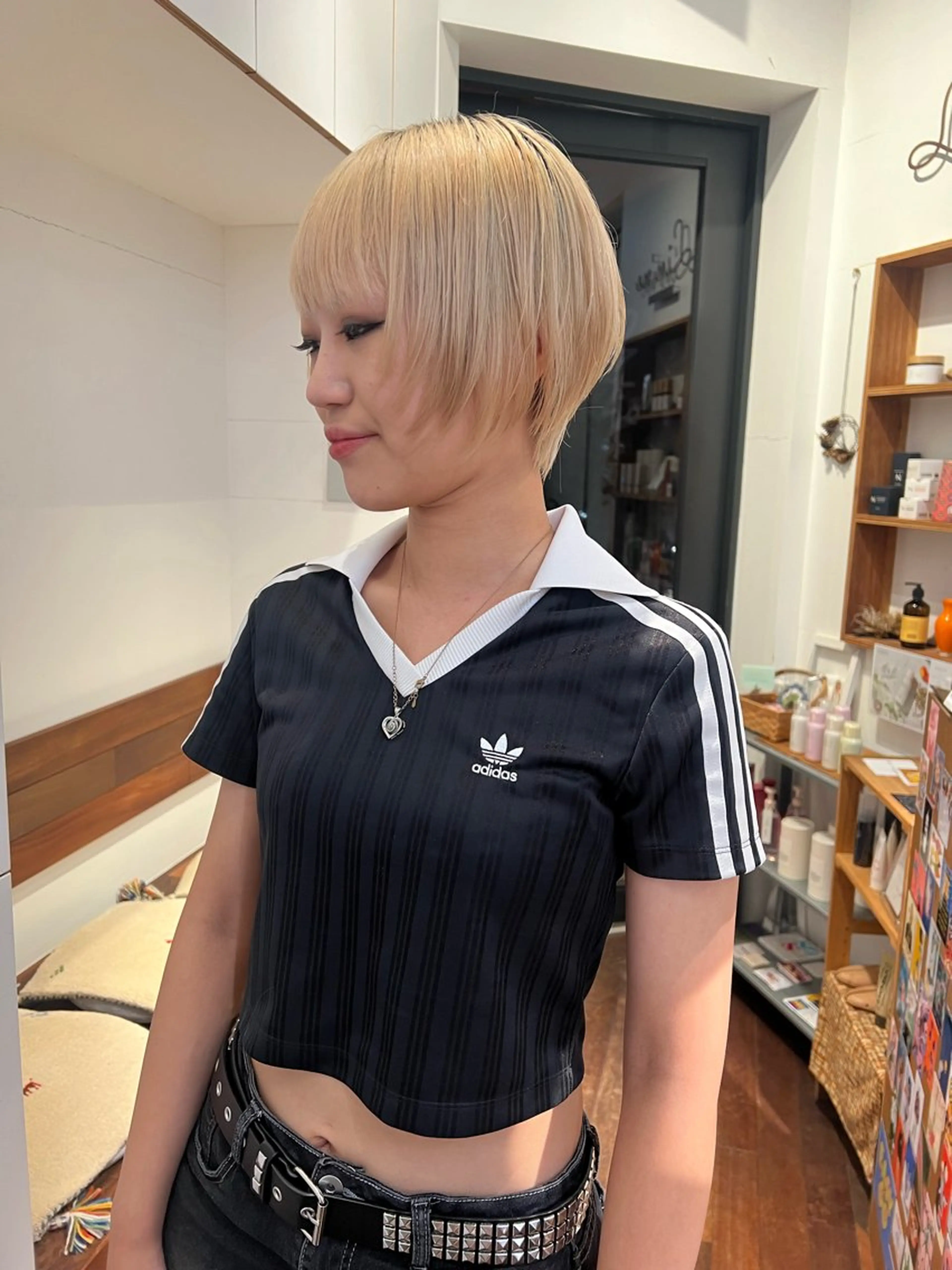 ショート シャギー ショートヘア Lin'ne所属・竹内梓／パーマ ／ハイトーンのヘアスタイル